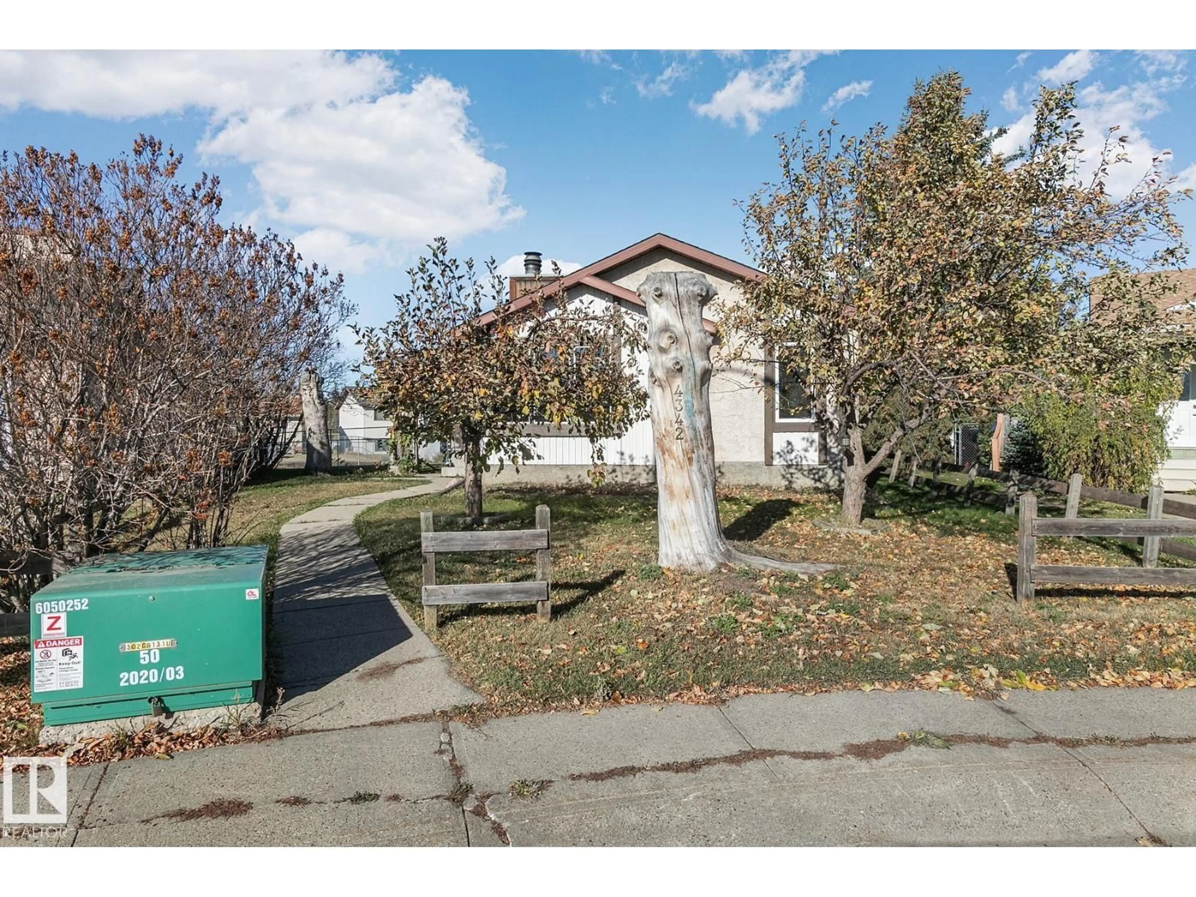 A pic from outside/outdoor area/front of a property/back of a property/a pic from drone, street for 4342 50 ST, Gibbons Alberta T0A1N0