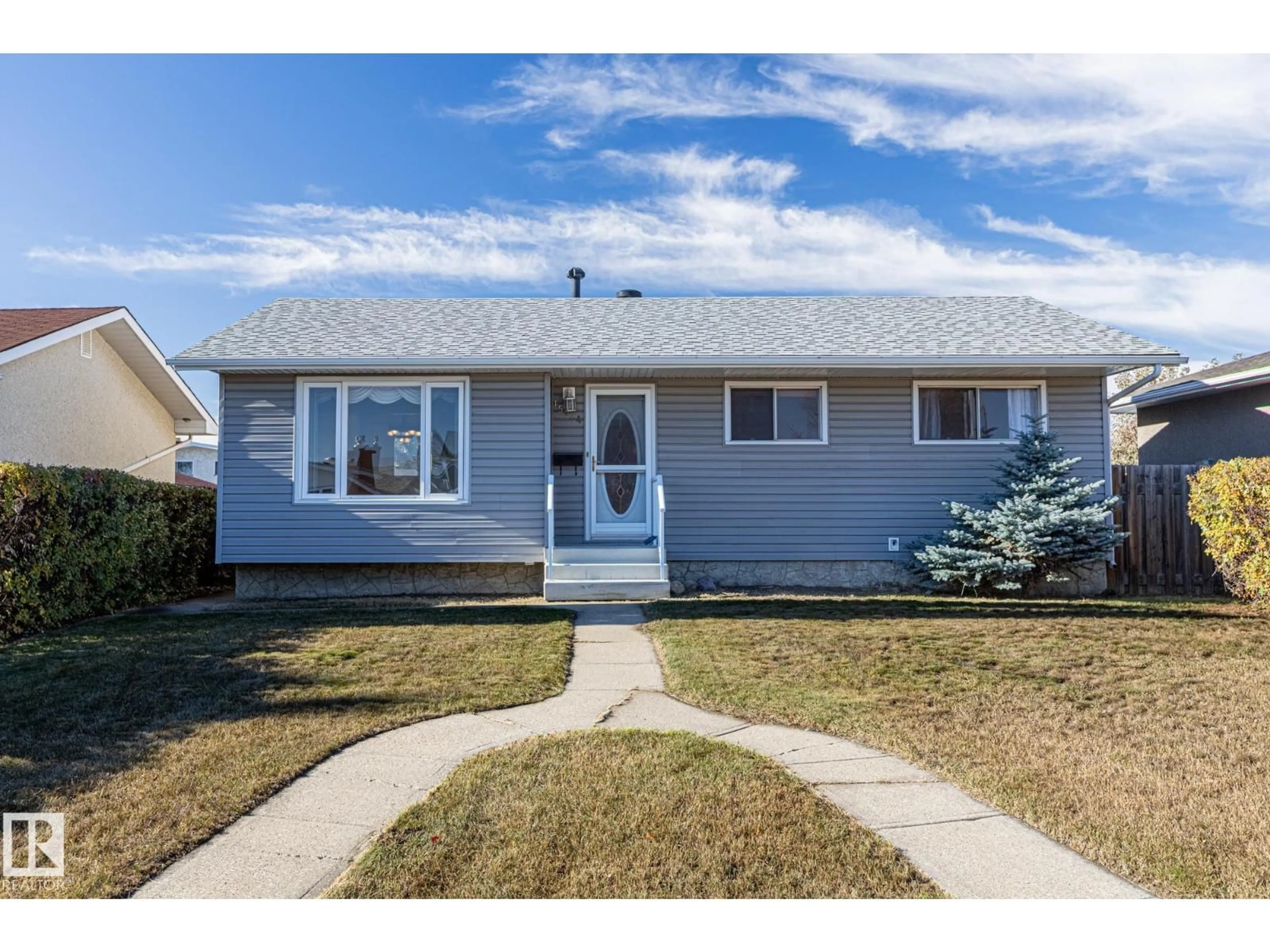 Home with vinyl exterior material, street for NW - 15124 95 ST, Edmonton Alberta T5E3Z5
