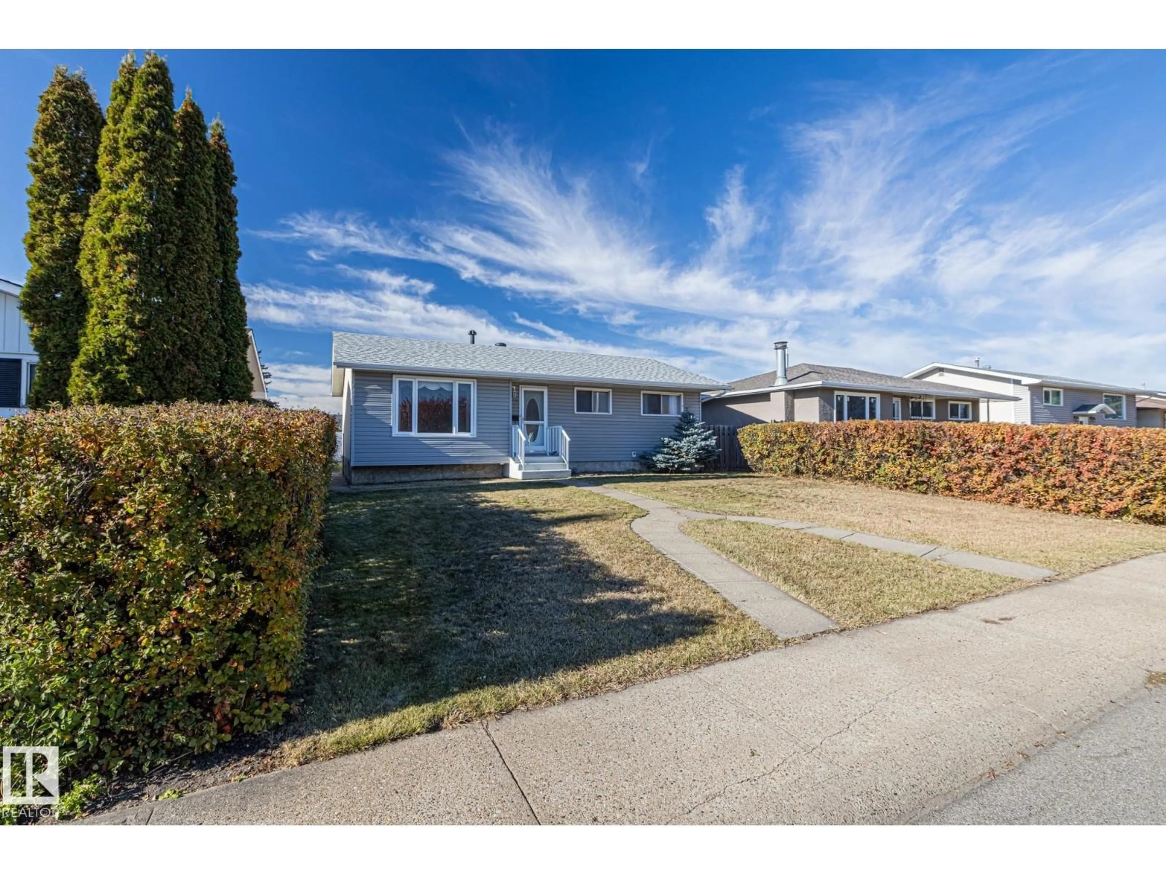 Home with vinyl exterior material, street for NW - 15124 95 ST, Edmonton Alberta T5E3Z5