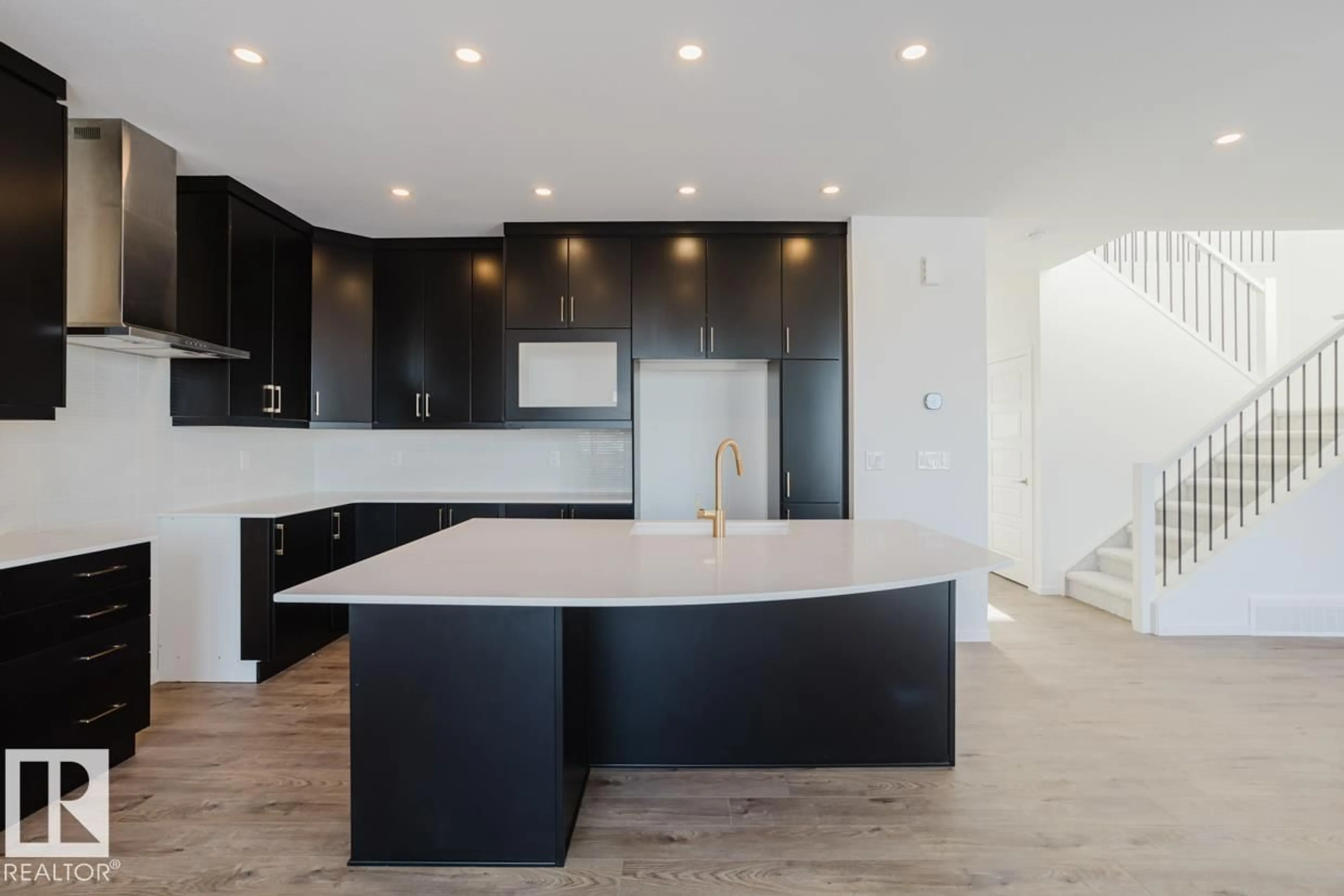 Open concept kitchen, unknown for 1027 WOLF WILLOW WY, Sherwood Park Alberta T8H3B3