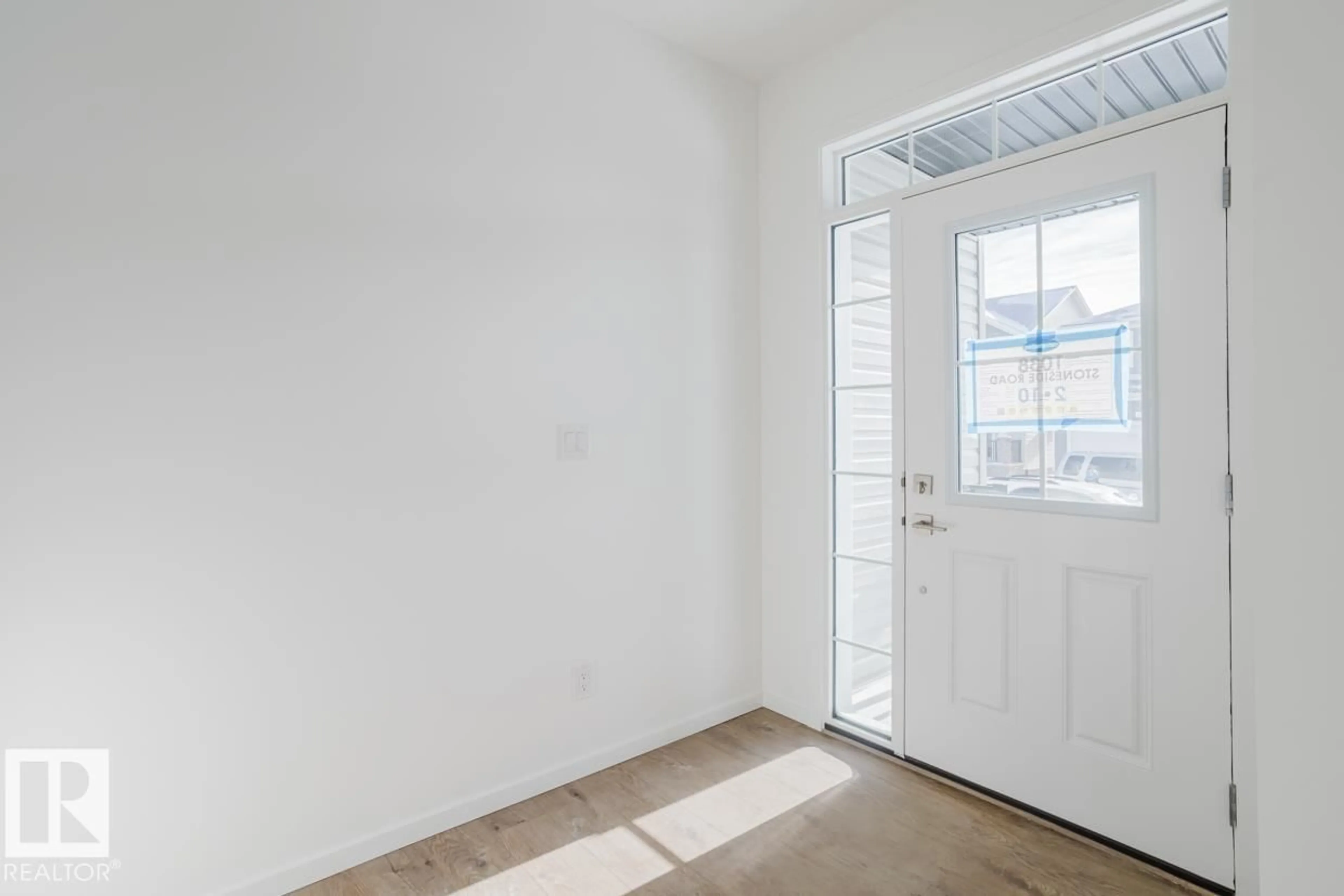 Indoor entryway for 1027 WOLF WILLOW WY, Sherwood Park Alberta T8H3B3