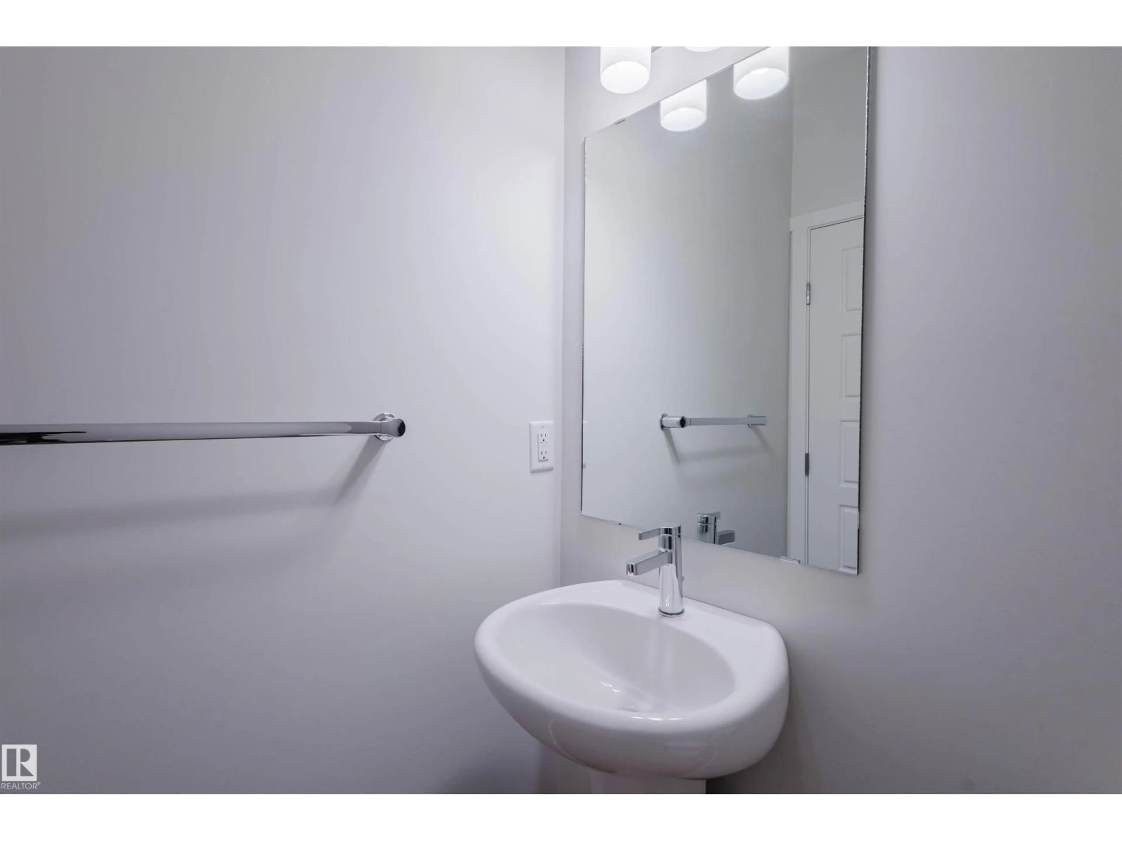 Standard bathroom, unknown for 2031 209 ST, Edmonton Alberta T6M2X6