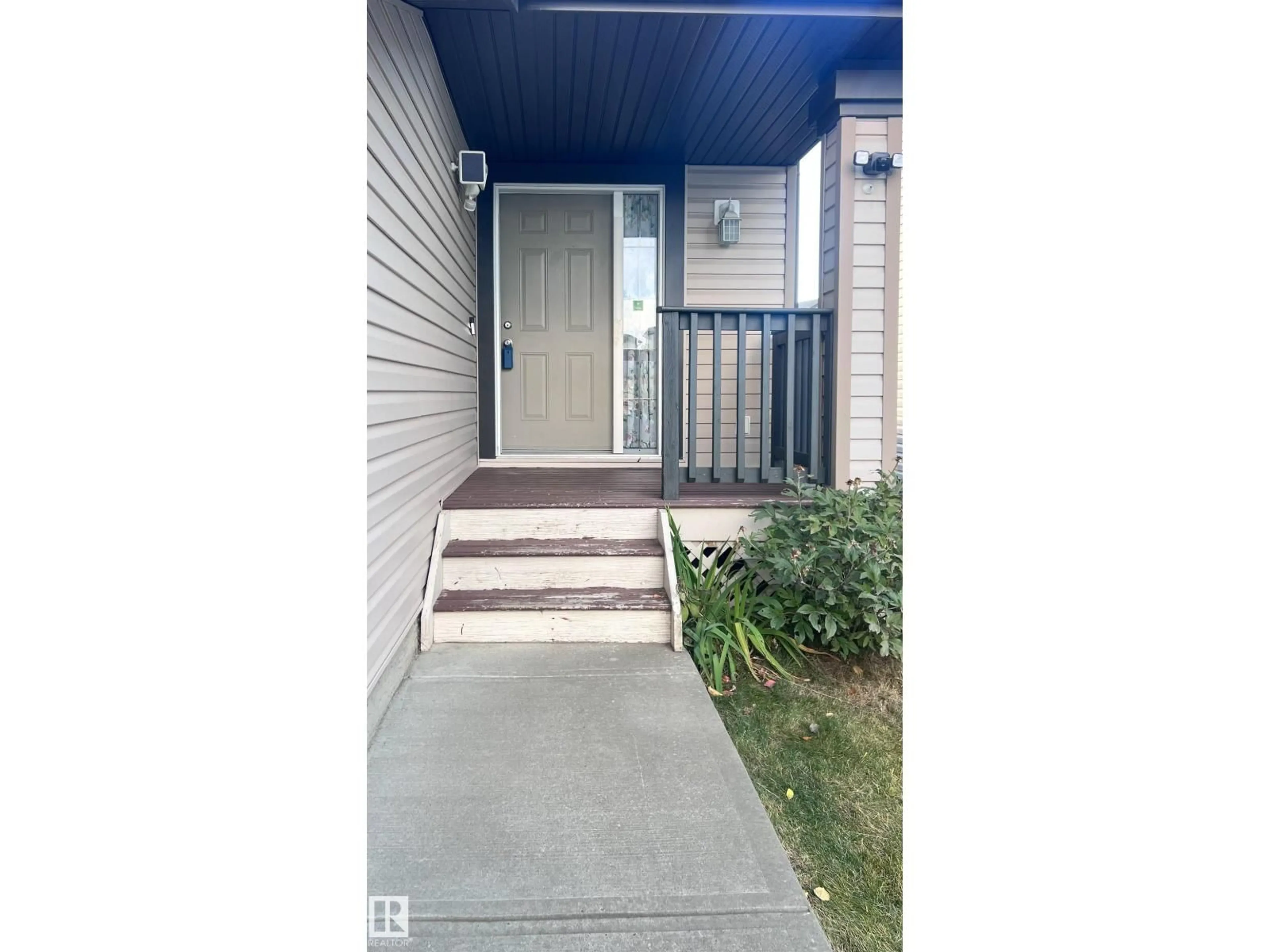 Indoor entryway for 1912 HAMMOND PLACE NW, Edmonton Alberta T6M0K3