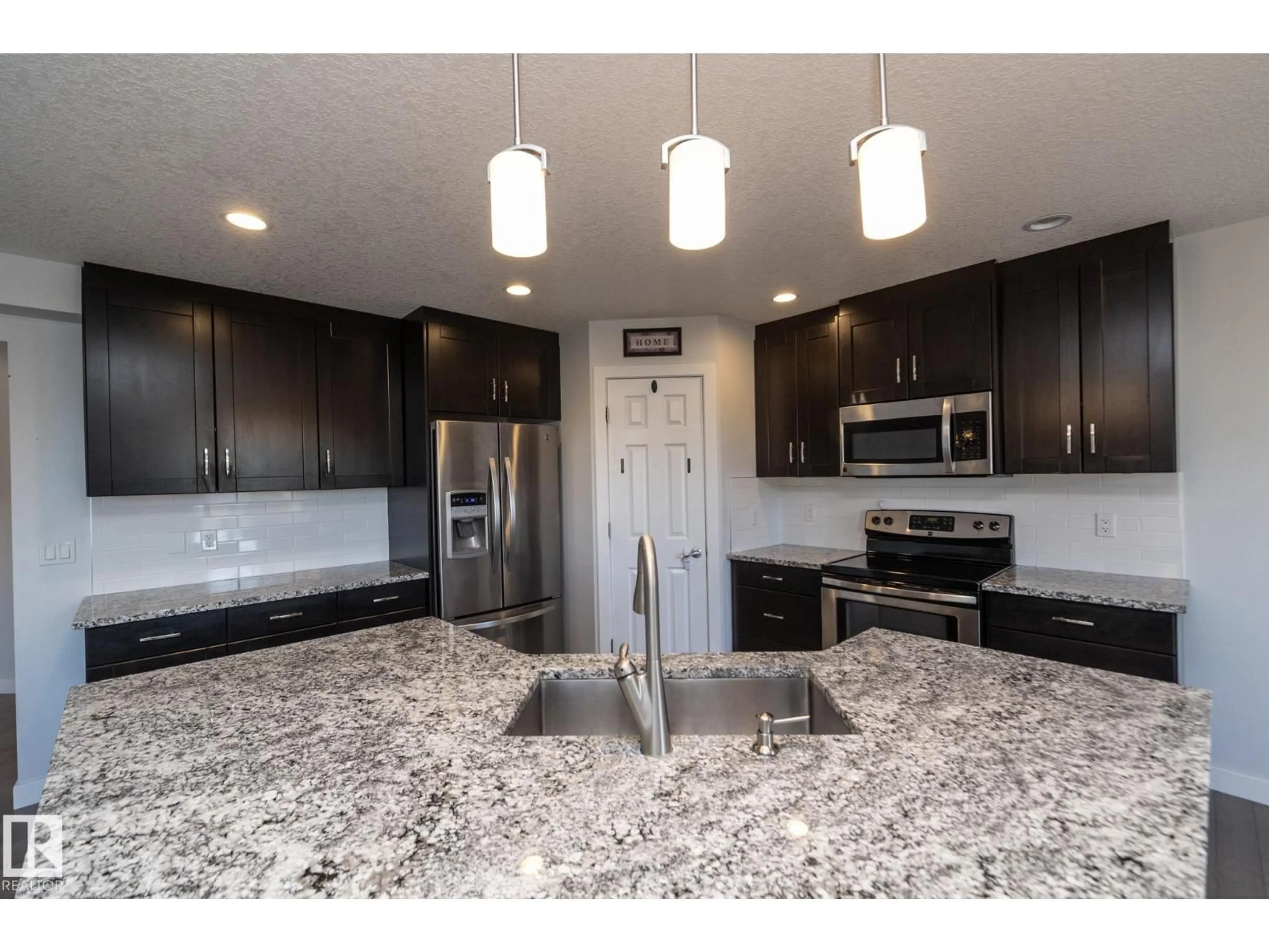 Open concept kitchen, ceramic/tile floor for 894 OAKLAND BV, Devon Alberta T9G2E5