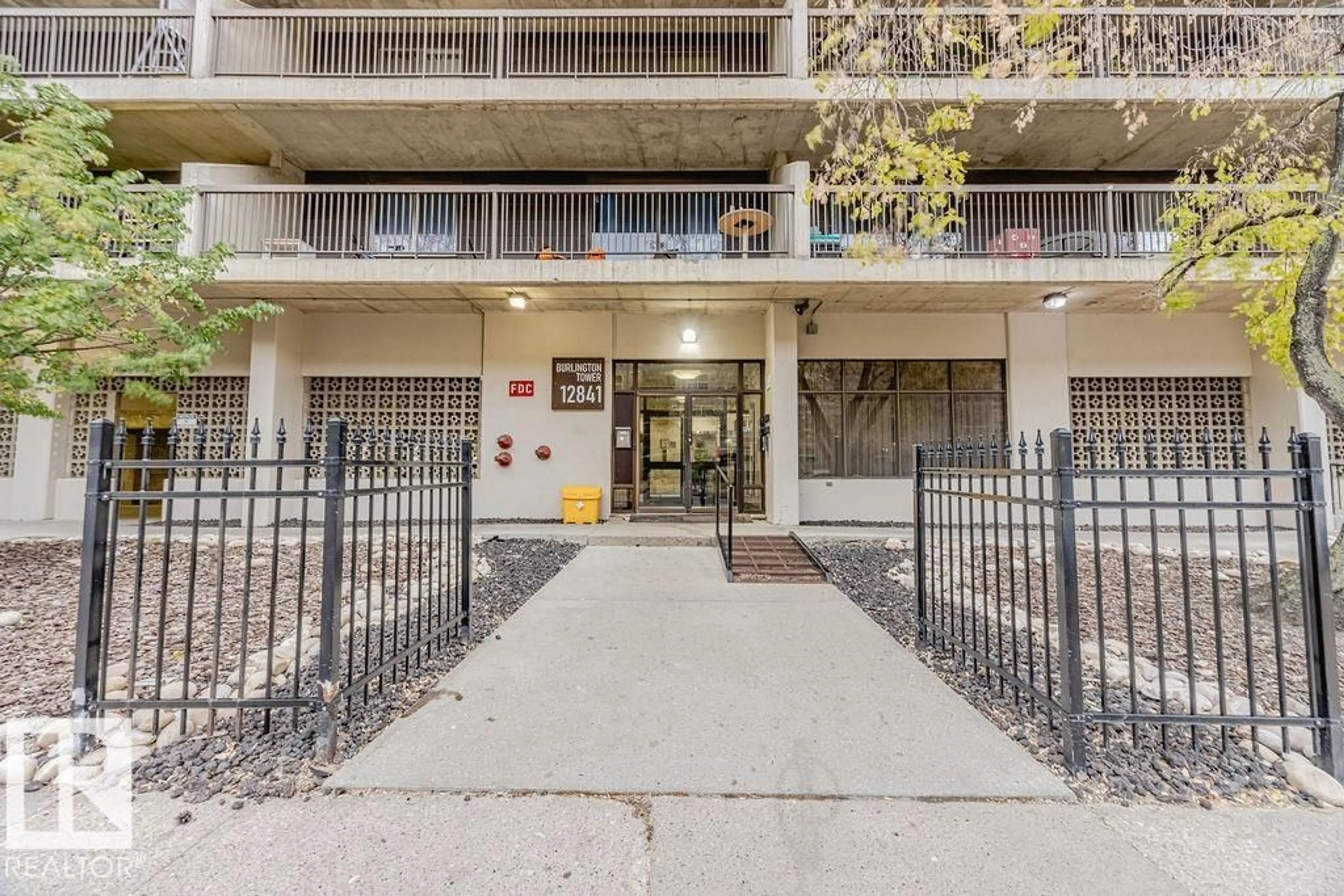 Indoor foyer for #203 - 12841 65 ST, Edmonton Alberta T5N4N4