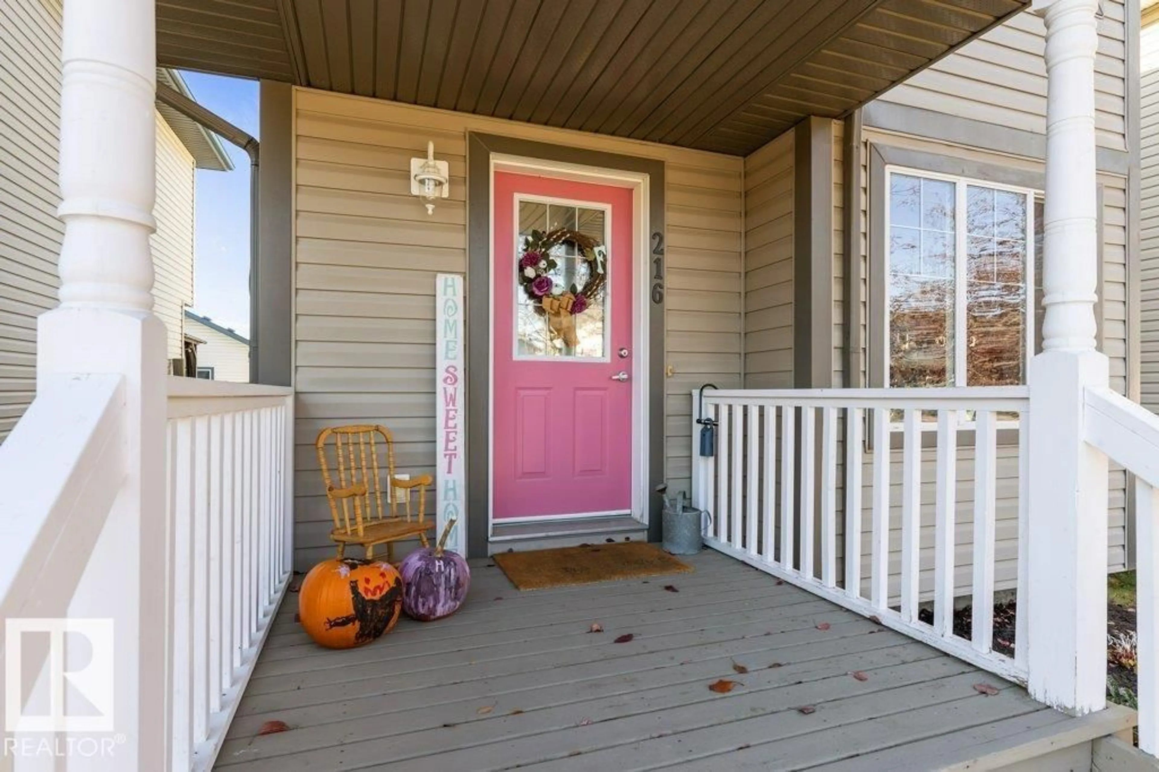 Indoor entryway for 216 84 ST, Edmonton Alberta T6X1H6