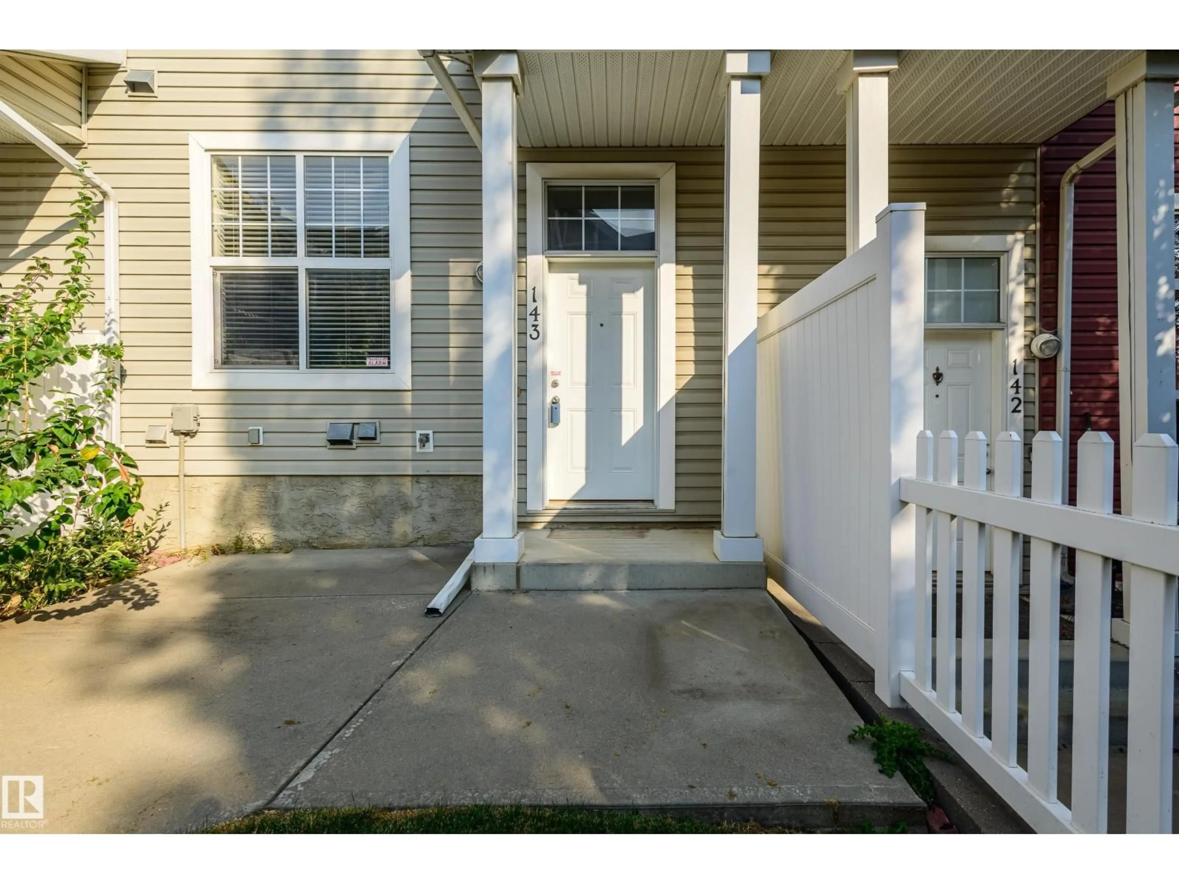 Indoor entryway for #143 - 5604 199 STREET NW, Edmonton Alberta T6M2Z9