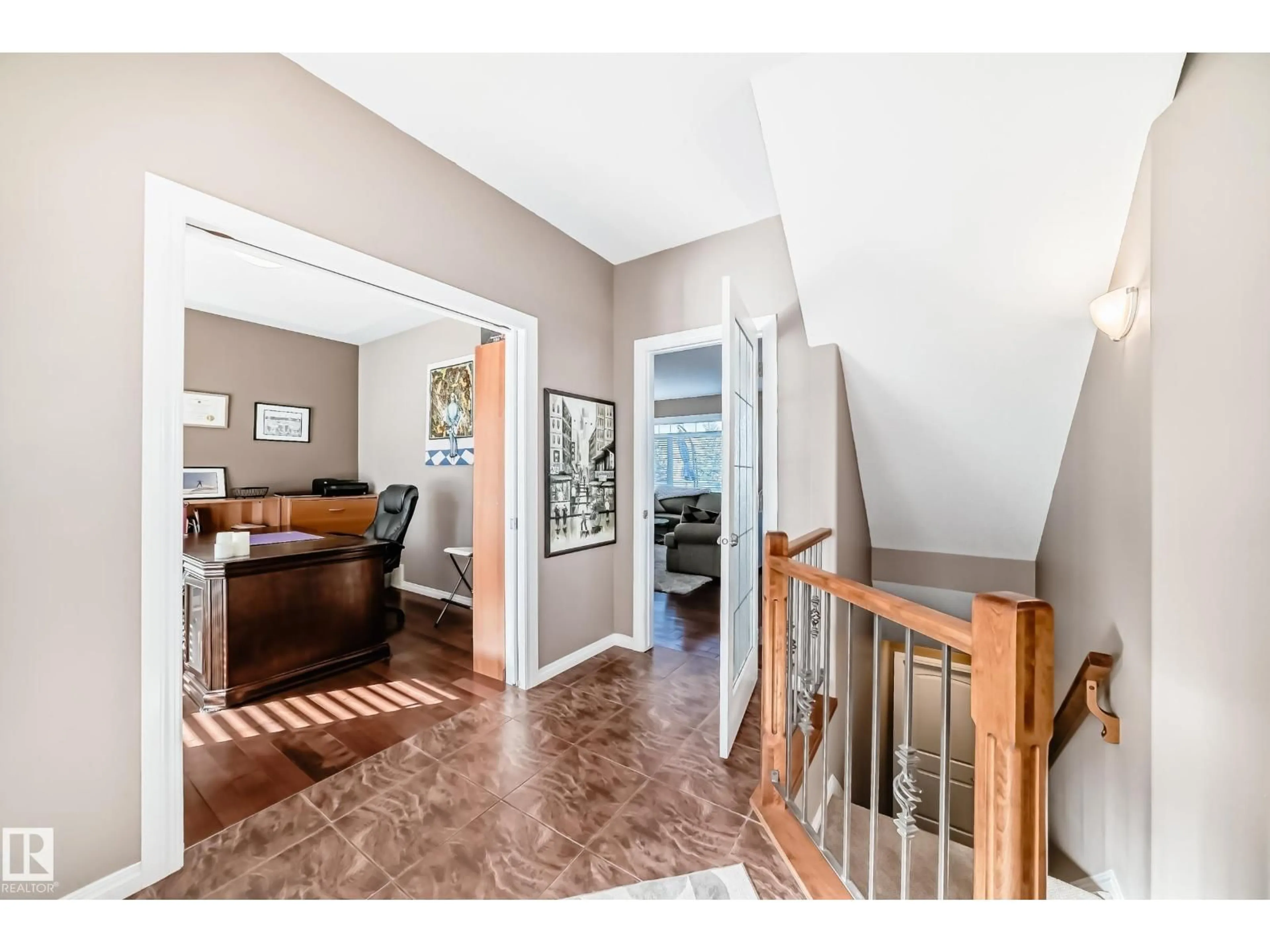 Indoor entryway for 569 STEWART CR, Edmonton Alberta T6X1B6