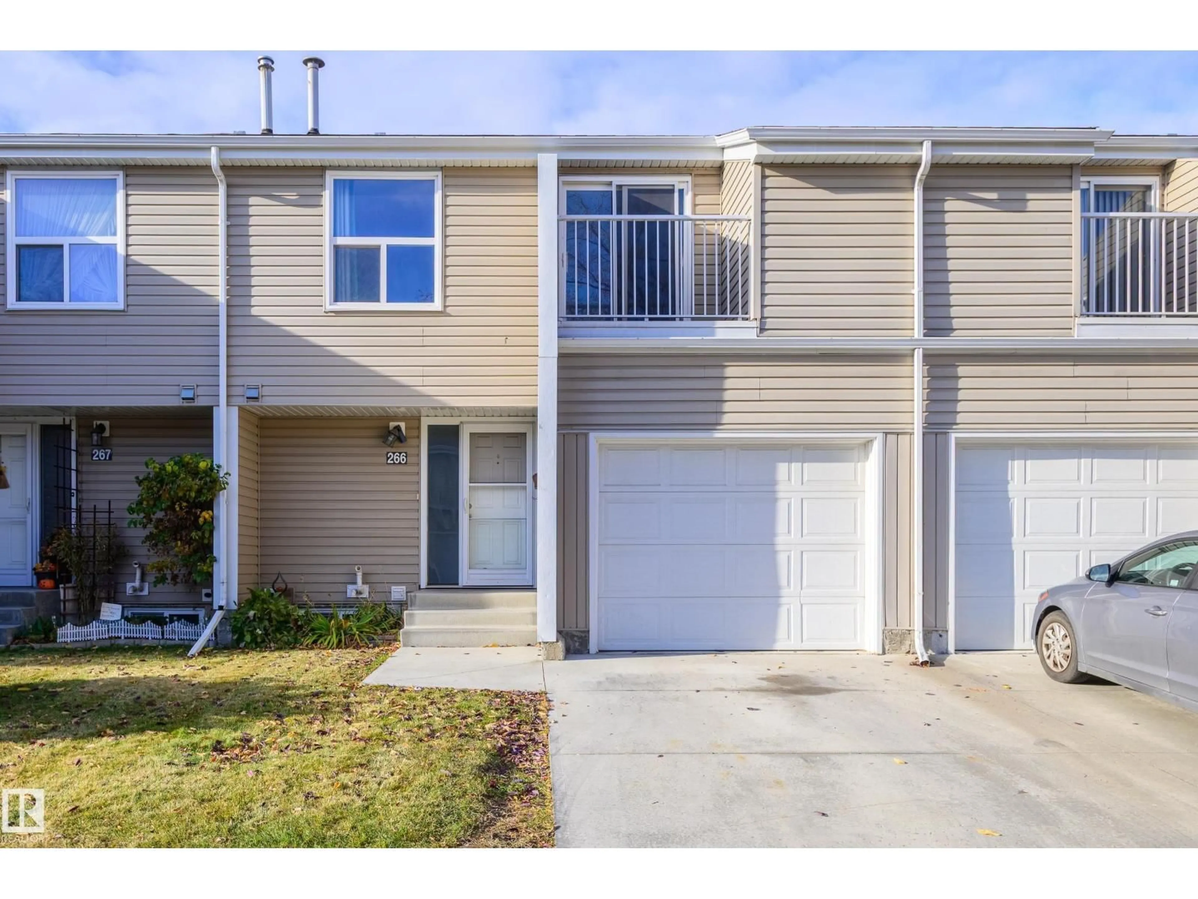 Home with vinyl exterior material, street for 266 CHATEAU PL, Edmonton Alberta T5T1V3