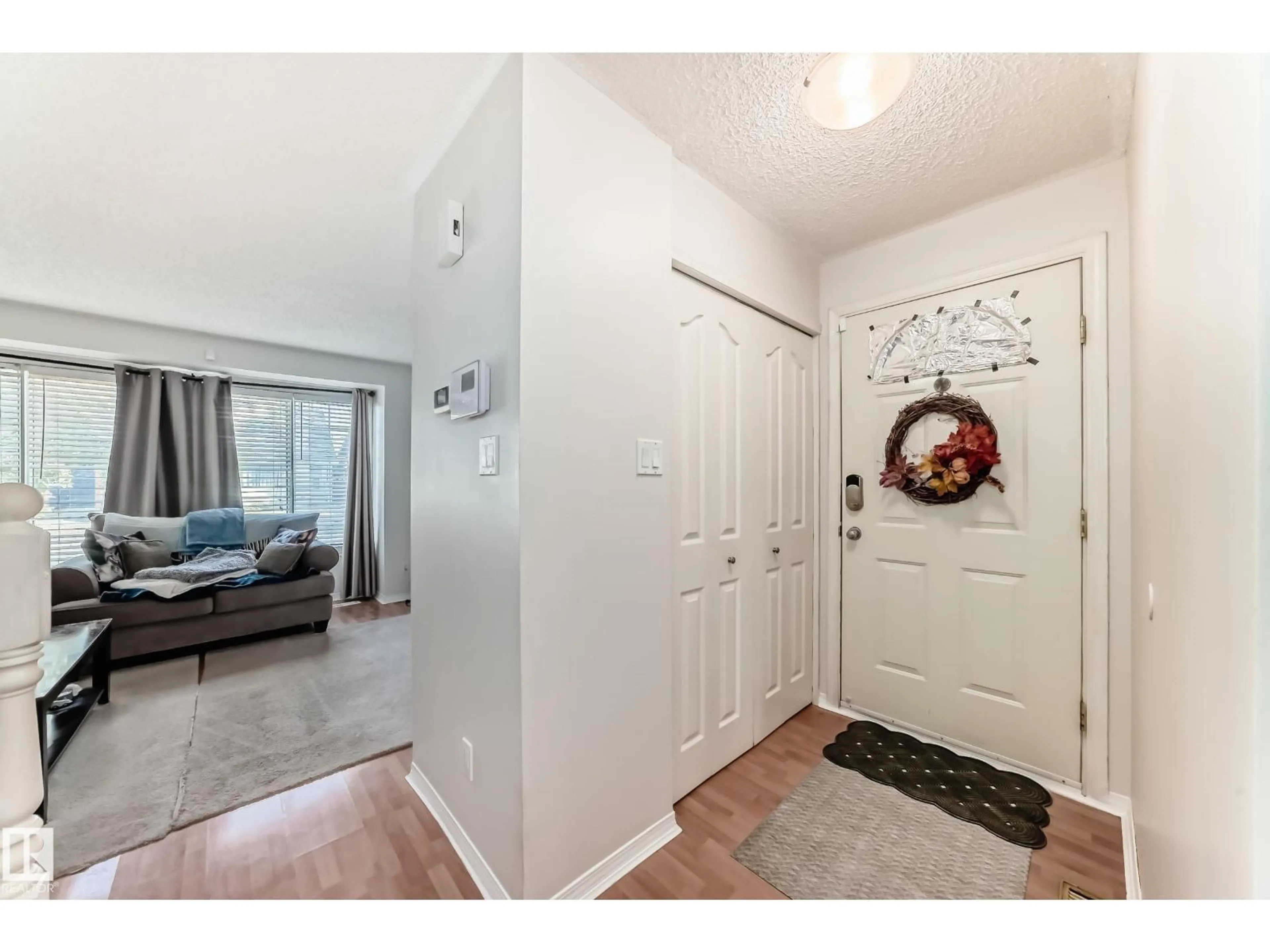 Indoor entryway for 4206 38 ST, Edmonton Alberta T6L4K4