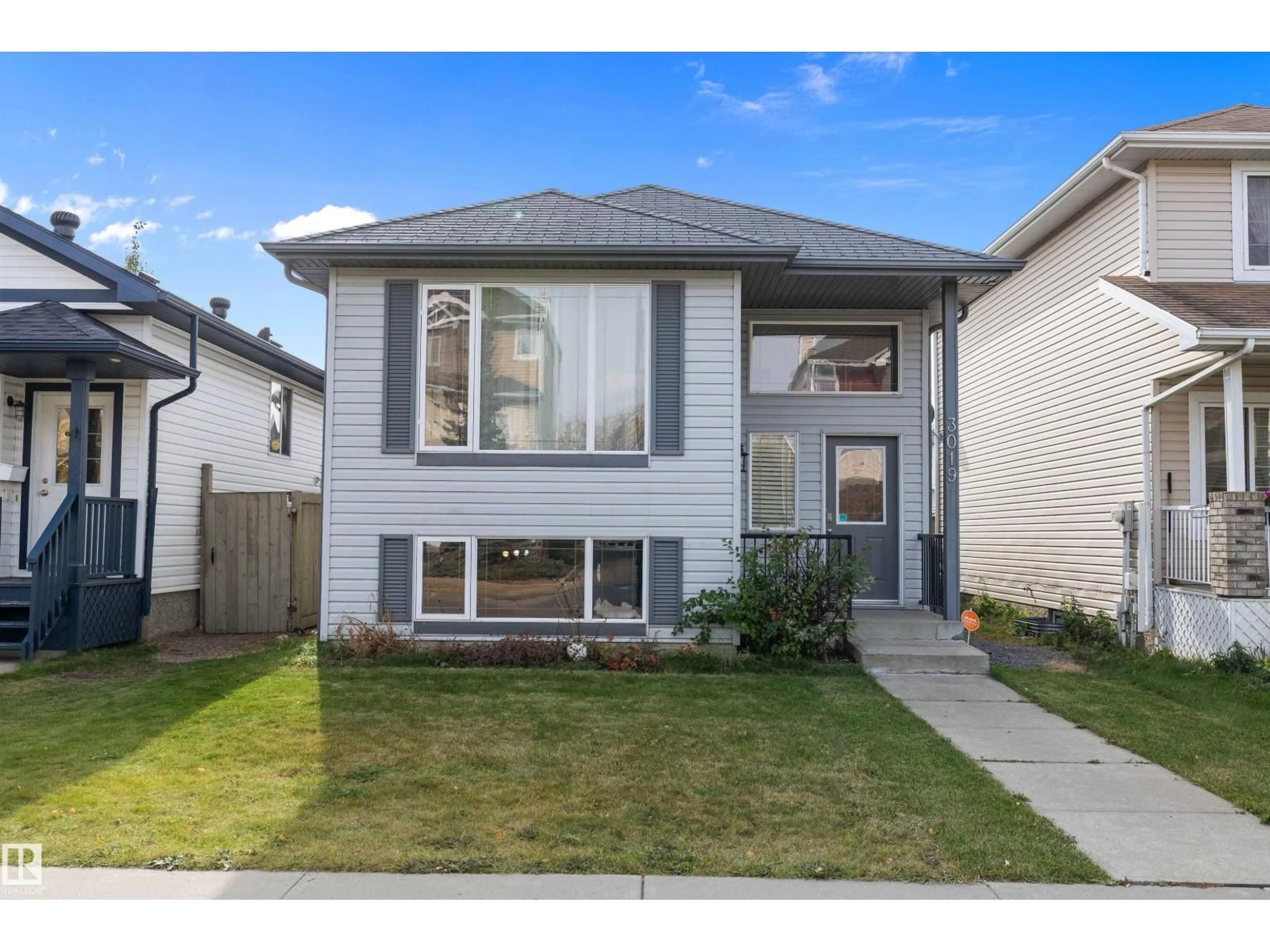 Home with vinyl exterior material, street for 3019 33 AV, Edmonton Alberta T6T1X2