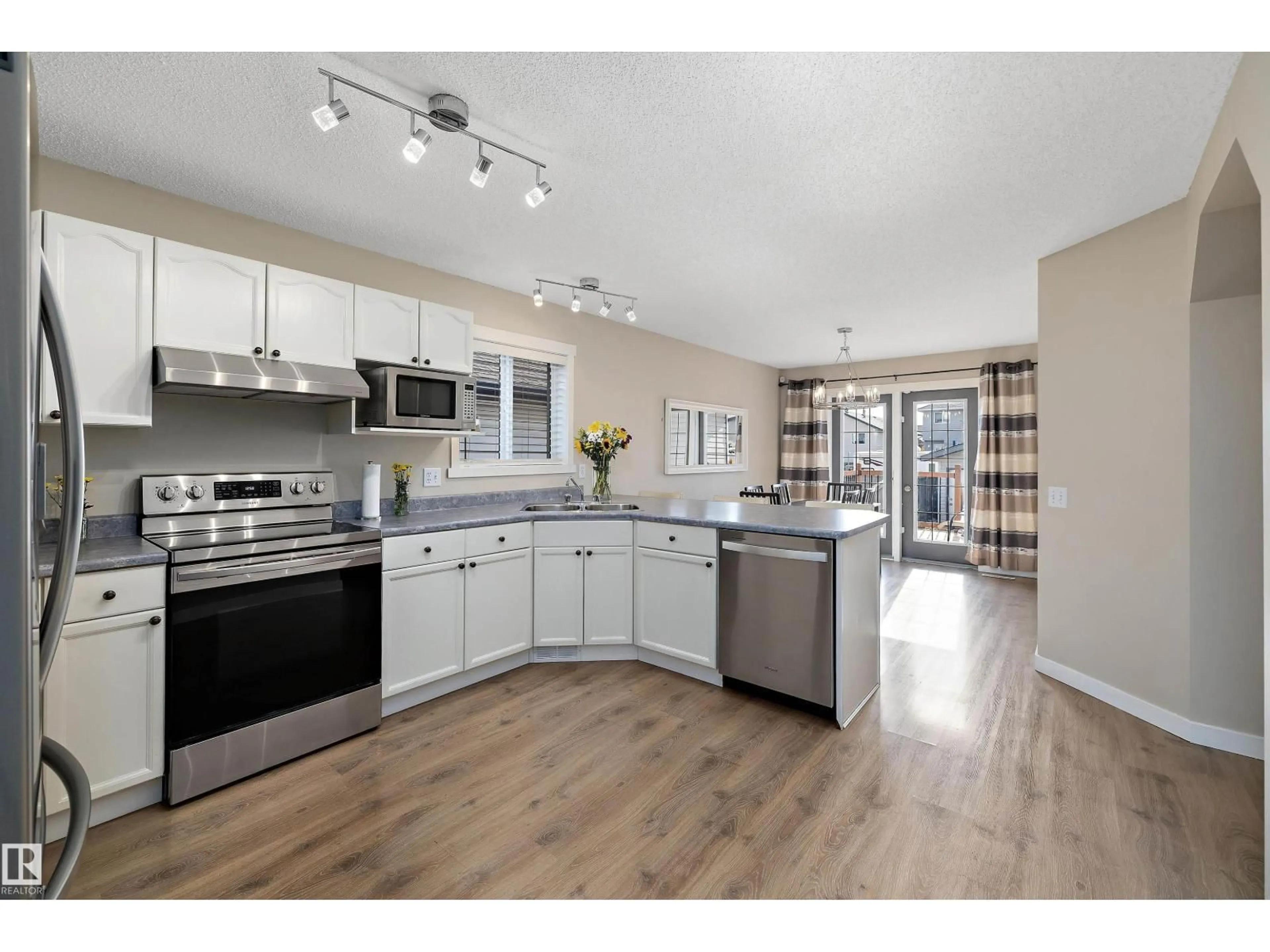 Open concept kitchen, unknown for 3019 33 AV, Edmonton Alberta T6T1X2