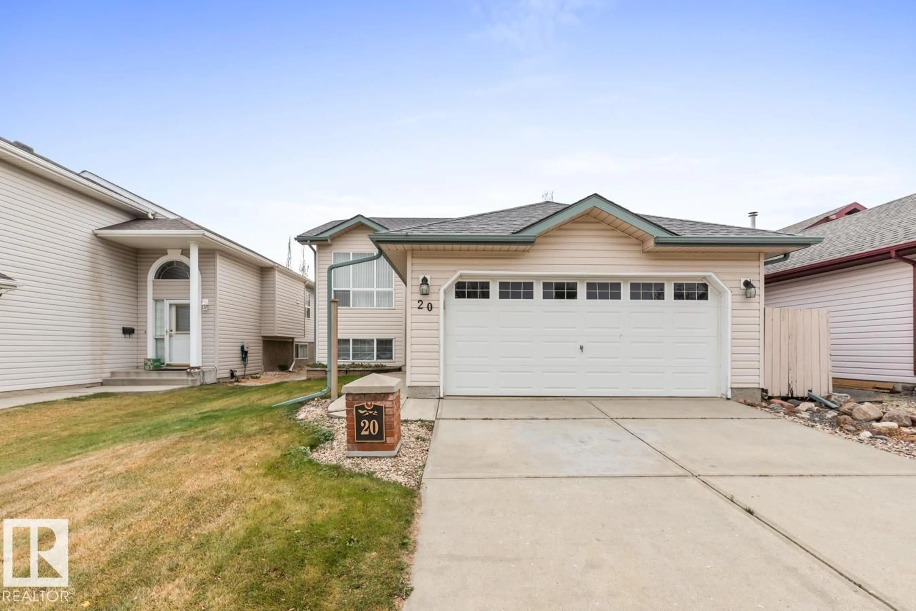 Home with vinyl exterior material, street for 20 FOXHAVEN CO, Sherwood Park Alberta T8A5X1