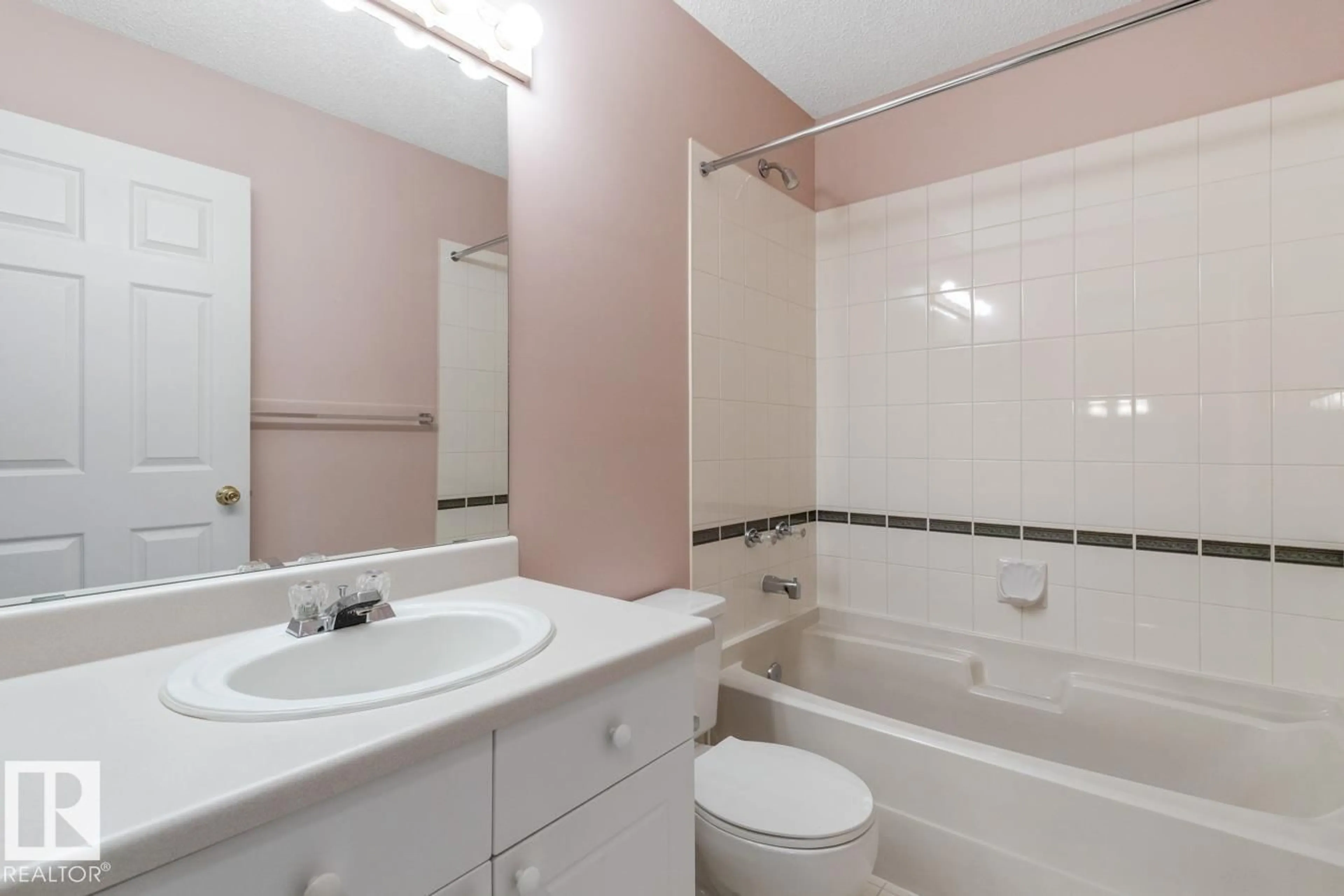 Standard bathroom, unknown for 20 FOXHAVEN CO, Sherwood Park Alberta T8A5X1
