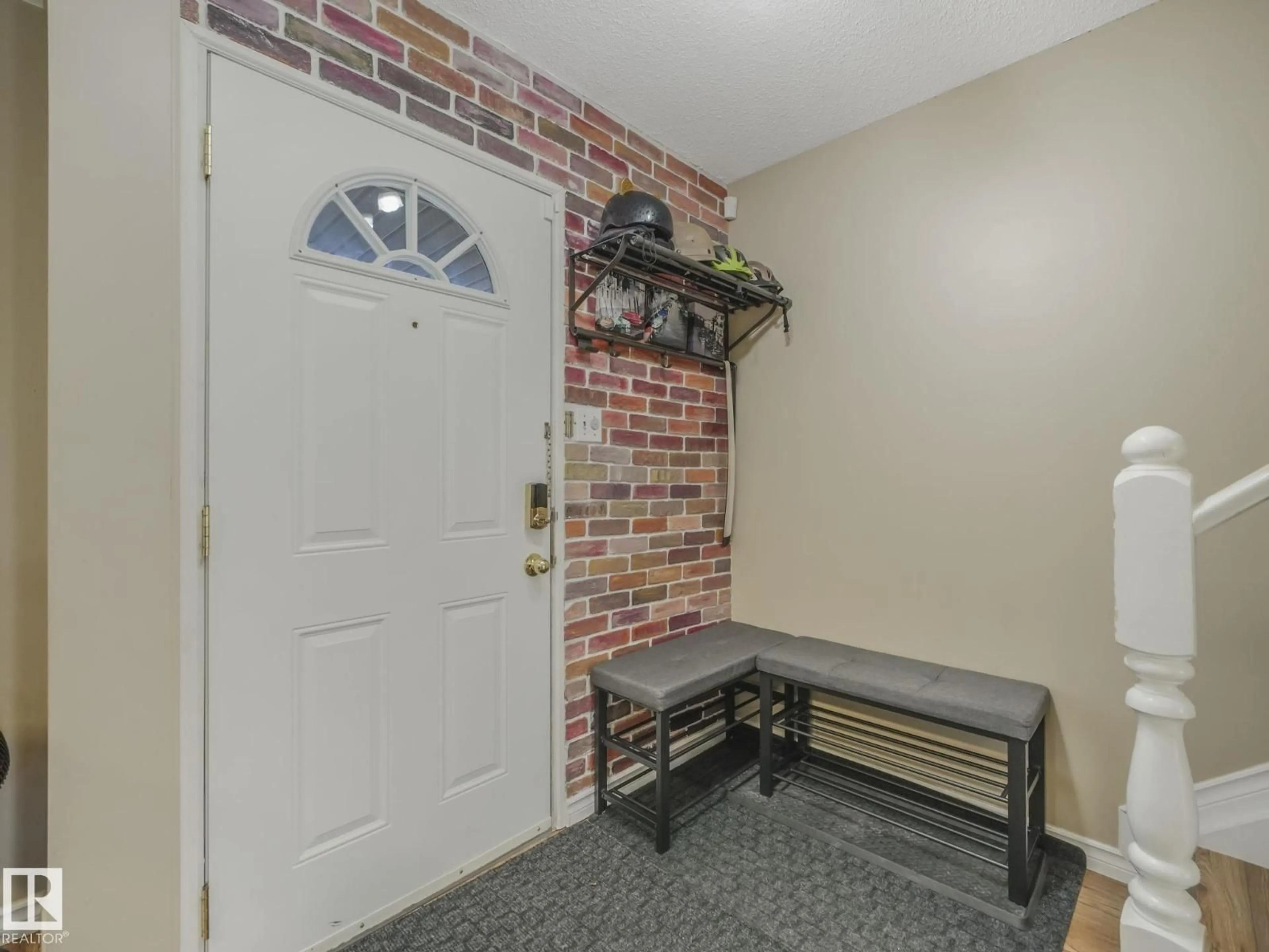 Indoor entryway for K8 GARDEN GROVE NW, Edmonton Alberta T6J2L3