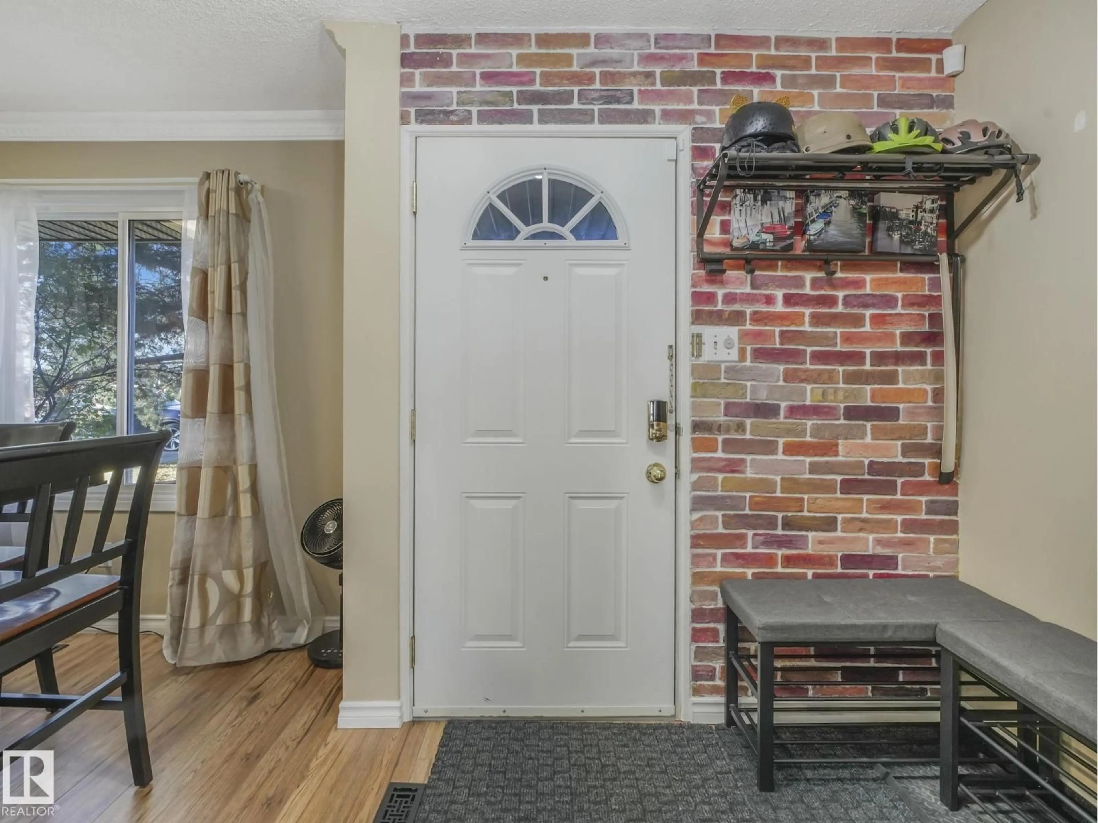Indoor entryway for K8 GARDEN GROVE NW, Edmonton Alberta T6J2L3
