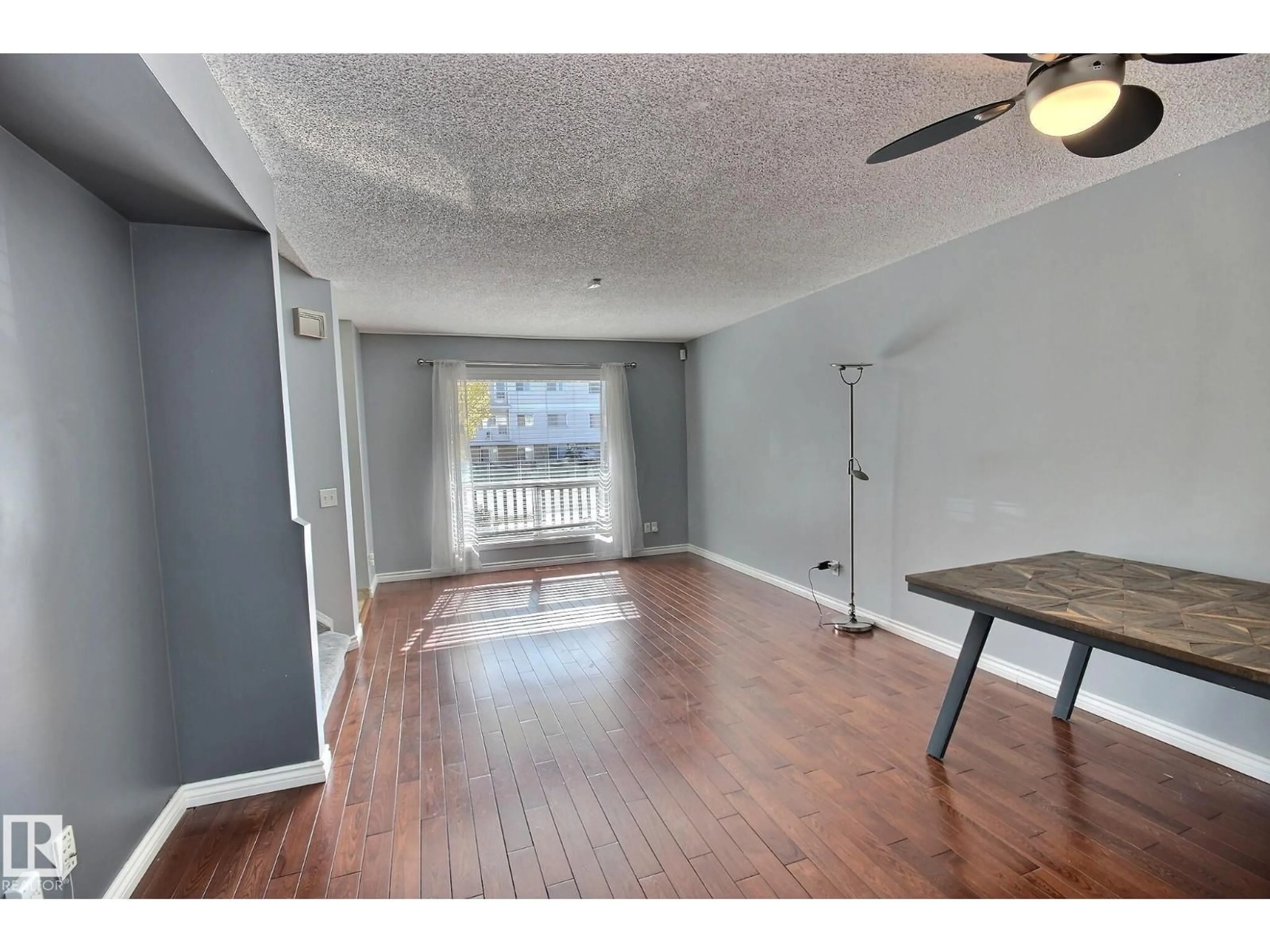 A pic of a room for 10520 108 AV, Edmonton Alberta T5H4H8