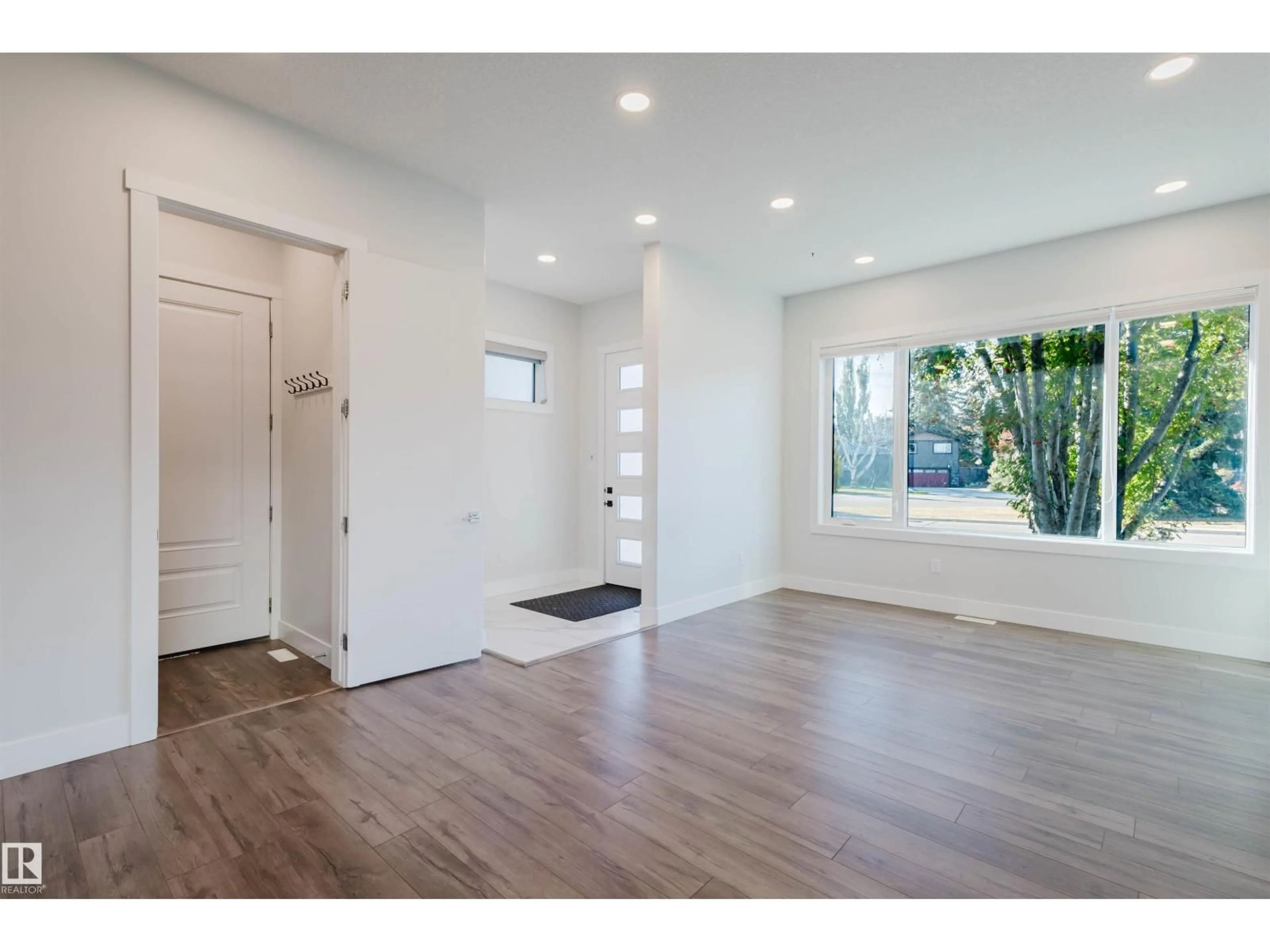 Indoor entryway for NW - 6505 124 ST, Edmonton Alberta T6H1B2