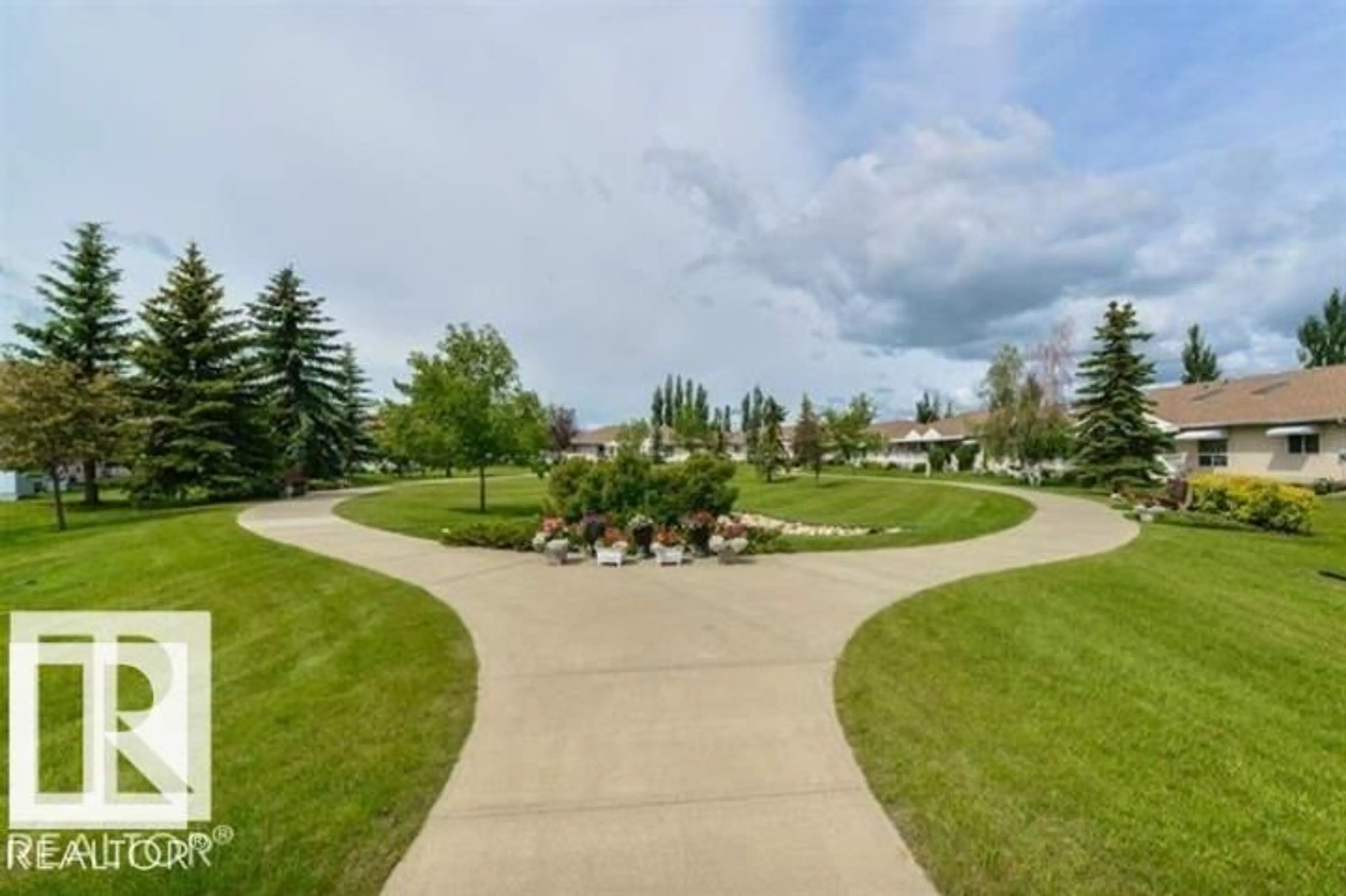 A pic from outside/outdoor area/front of a property/back of a property/a pic from drone, unknown for 13320 - 22 124 ST NW, Edmonton Alberta T5L5B2