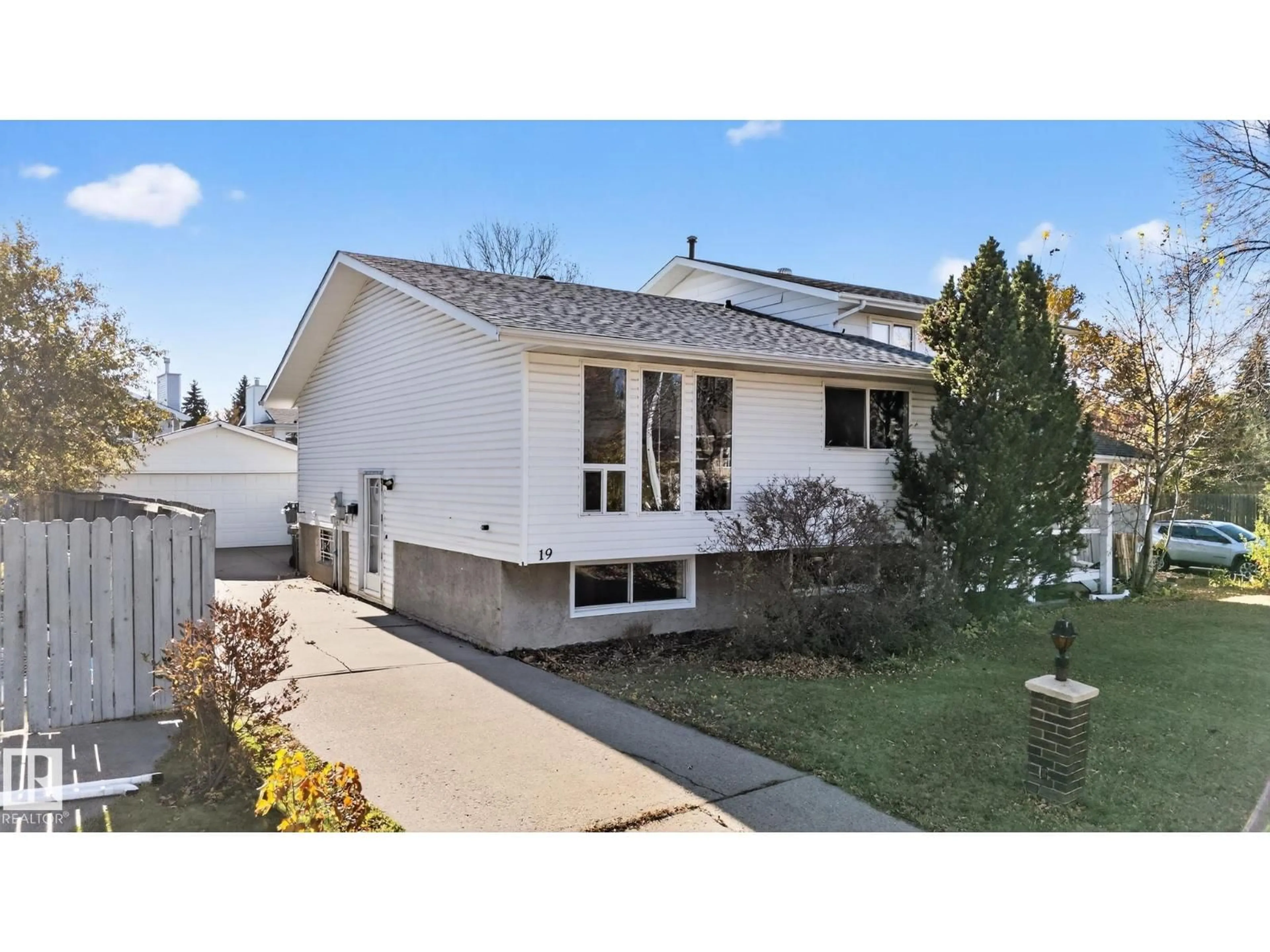 Home with vinyl exterior material, street for 19 PRINCETON CR, St. Albert Alberta T8N4V3