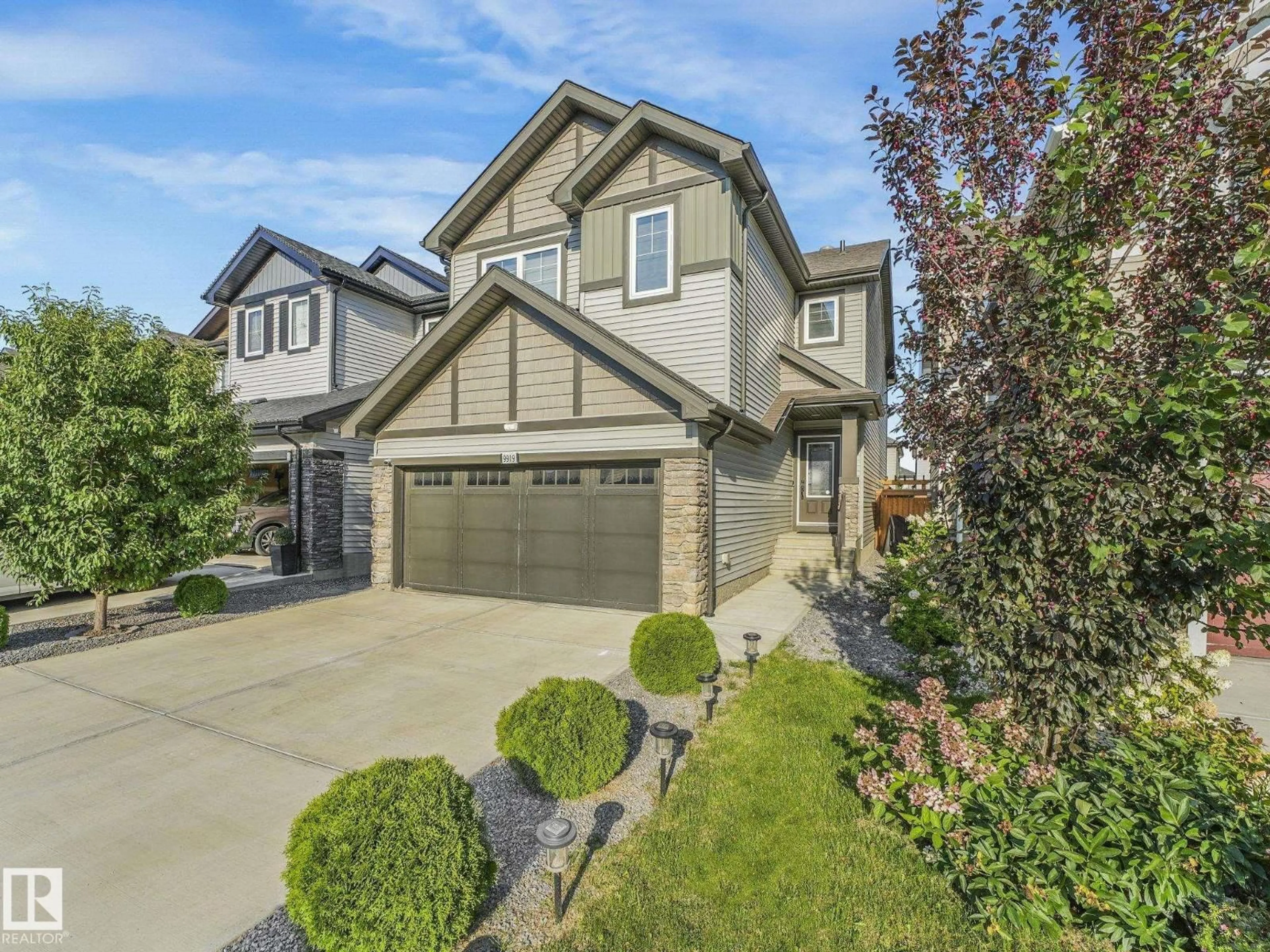 Home with vinyl exterior material, street for NW - 9919 223 ST, Edmonton Alberta T5T7L7