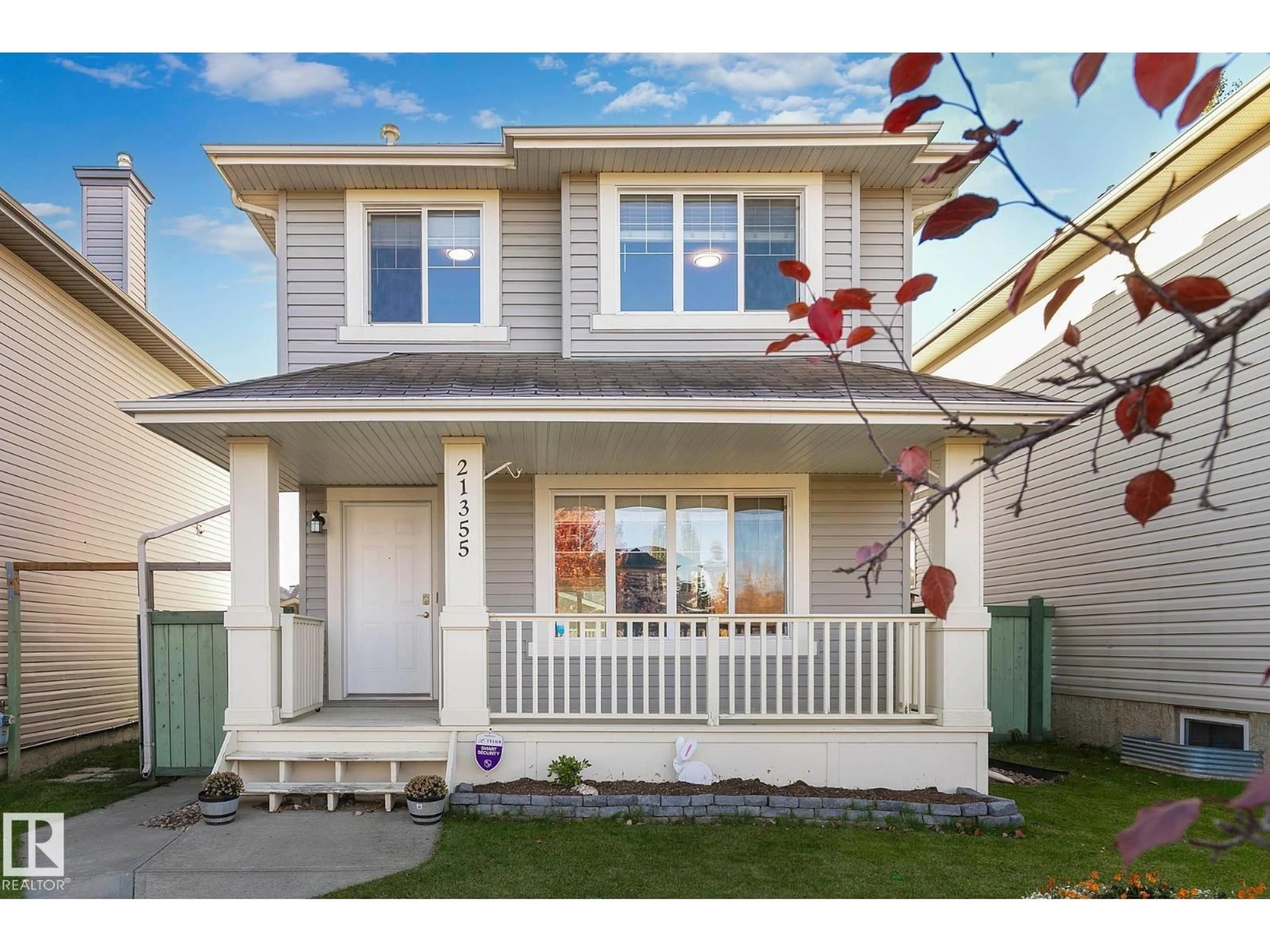 Home with vinyl exterior material, street for 21355 91 AV, Edmonton Alberta T5T6Y9
