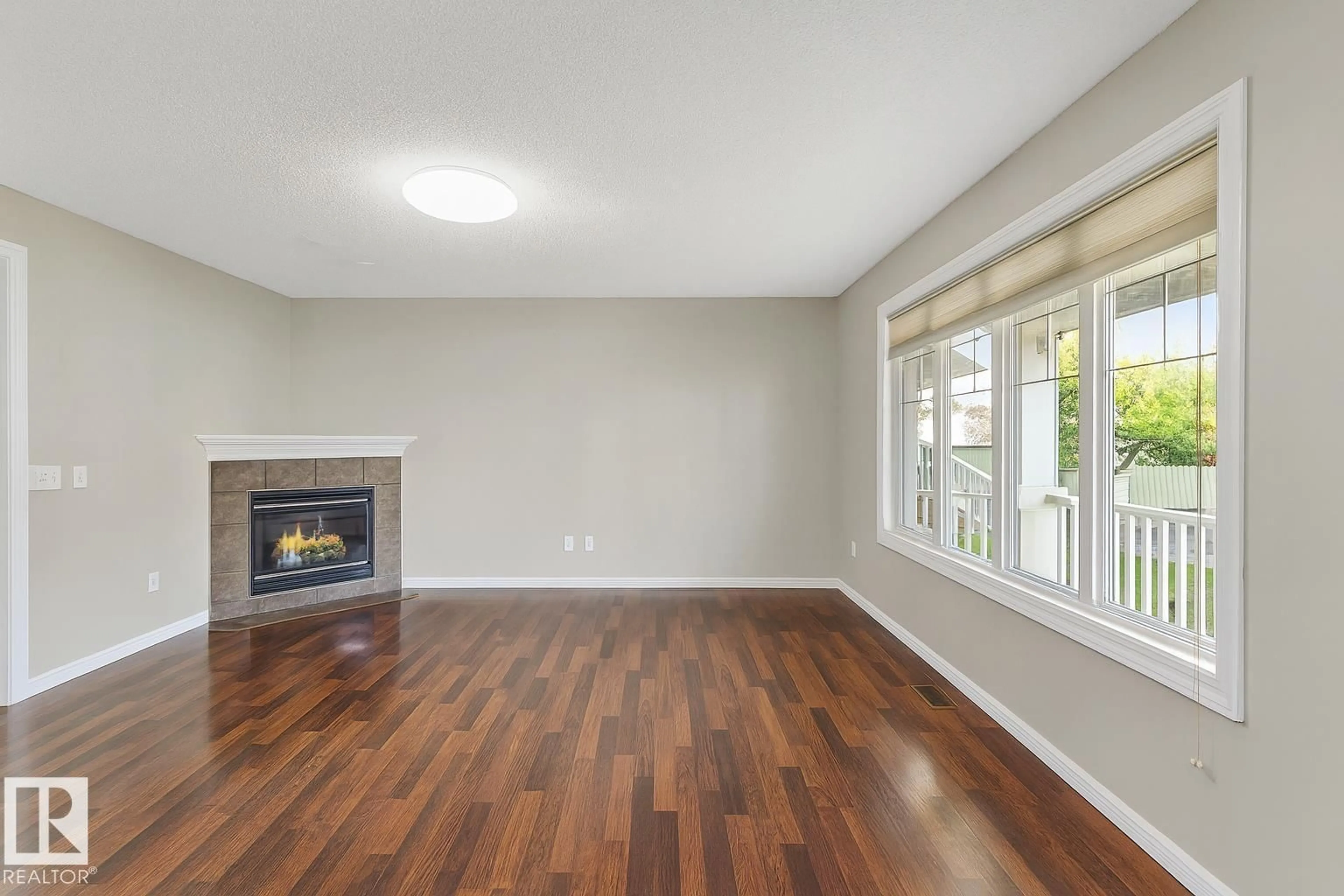 A pic of a room for 21355 91 AV, Edmonton Alberta T5T6Y9