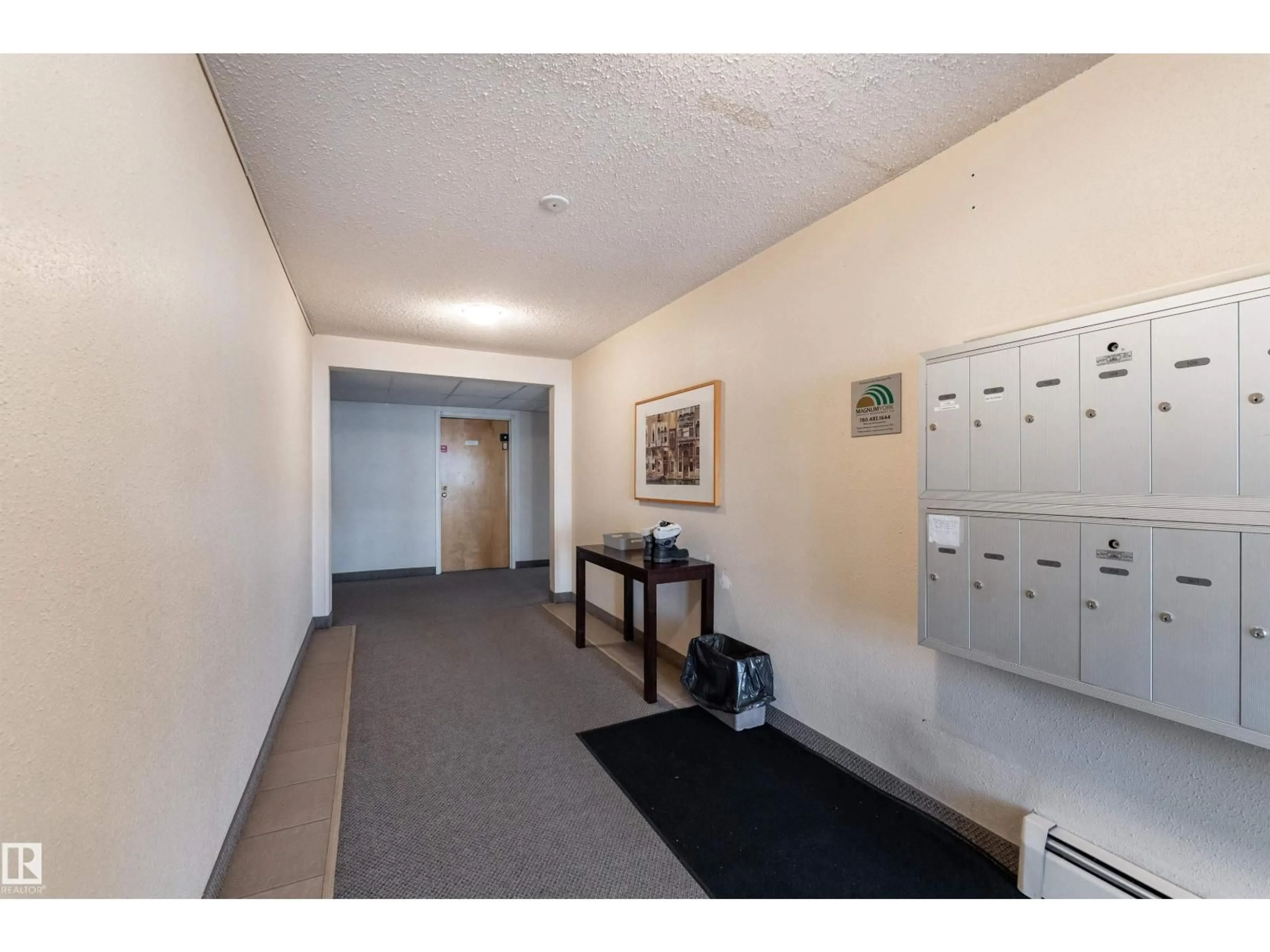 Indoor foyer for #206 - 10826 113 ST, Edmonton Alberta T5H3J2