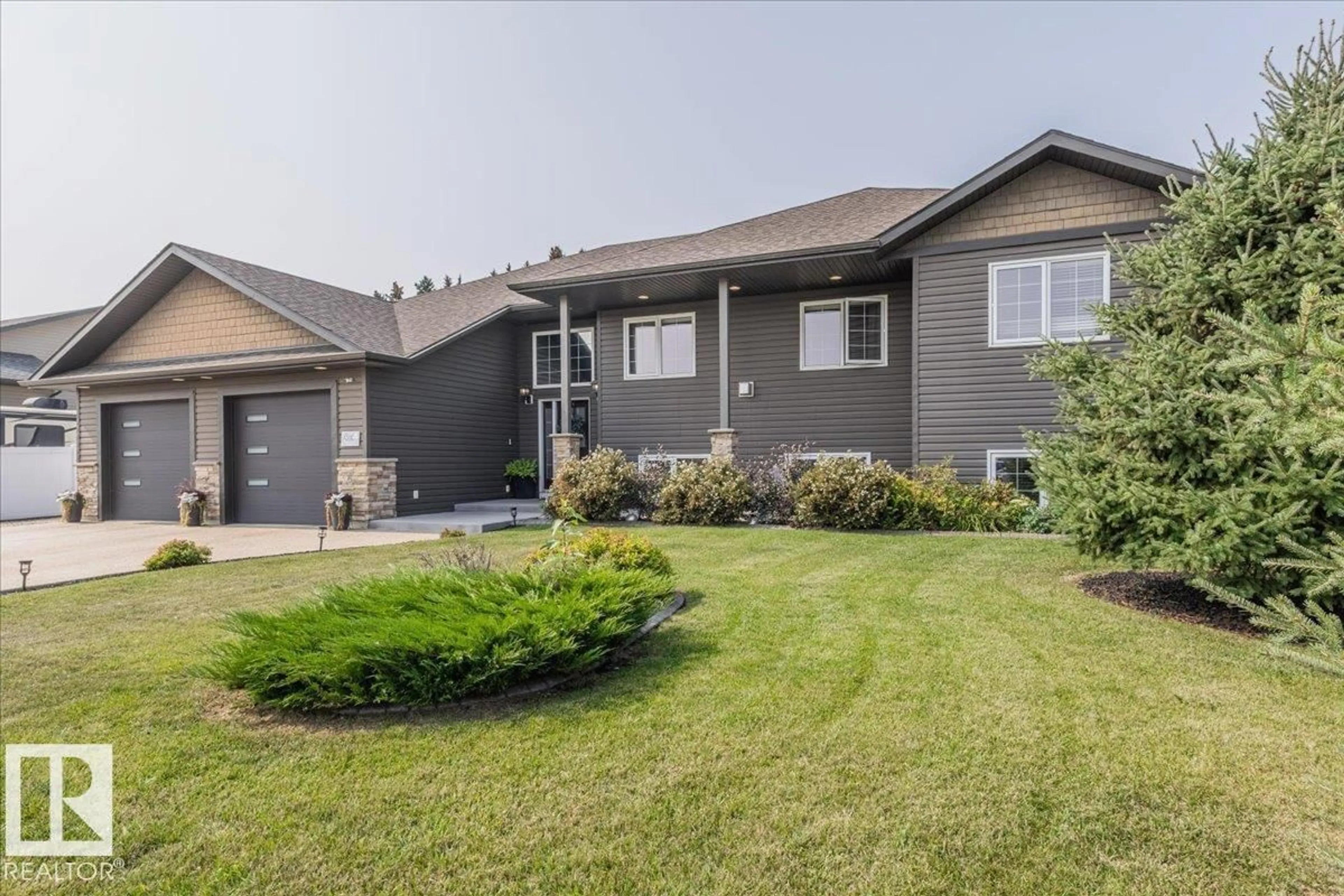 Home with vinyl exterior material, street for 4814 62 ST, Wetaskiwin Alberta T9A1X9