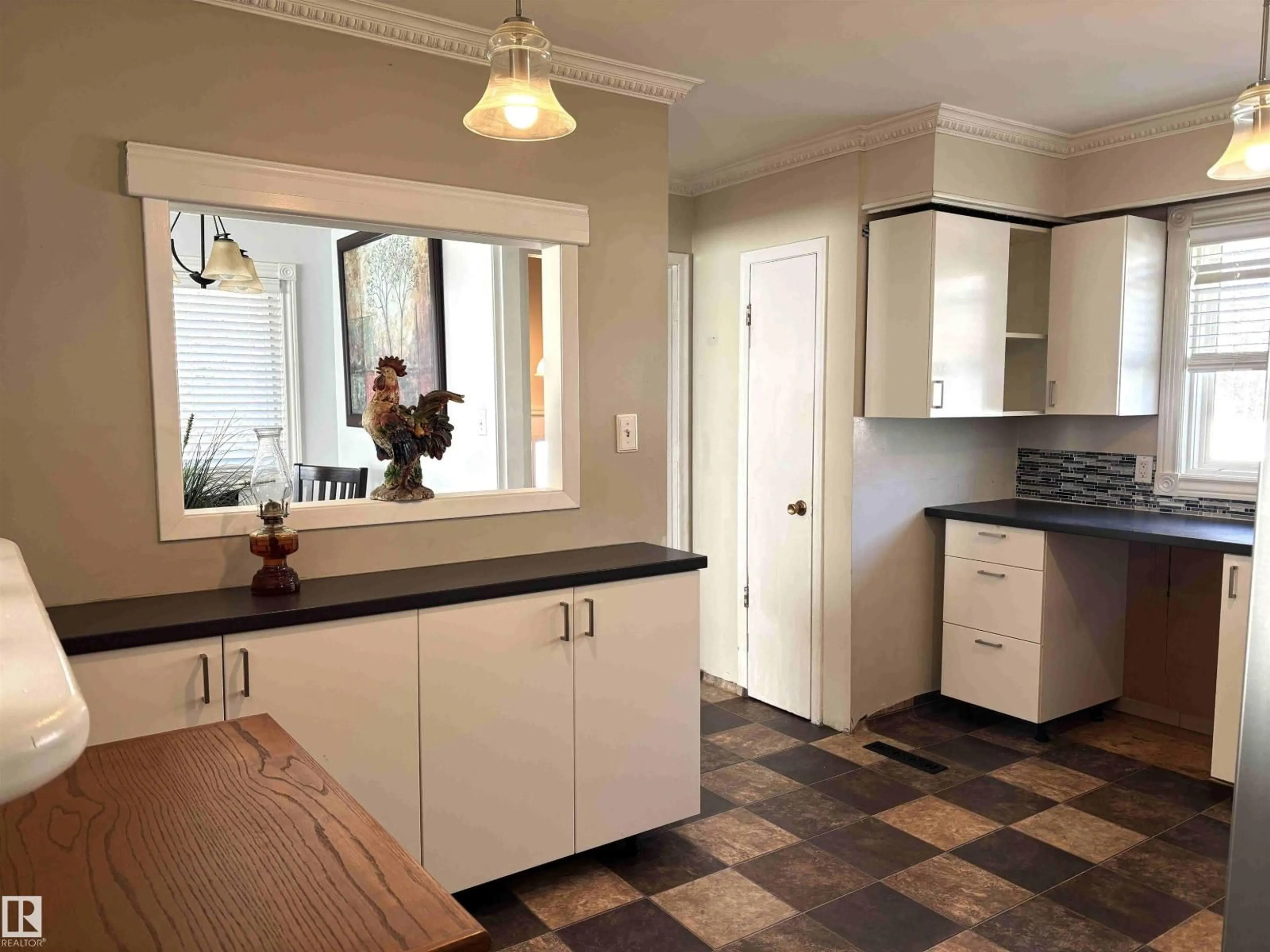 Open concept kitchen, ceramic/tile floor for 5036 53 AVE, Breton Alberta T0C0P0