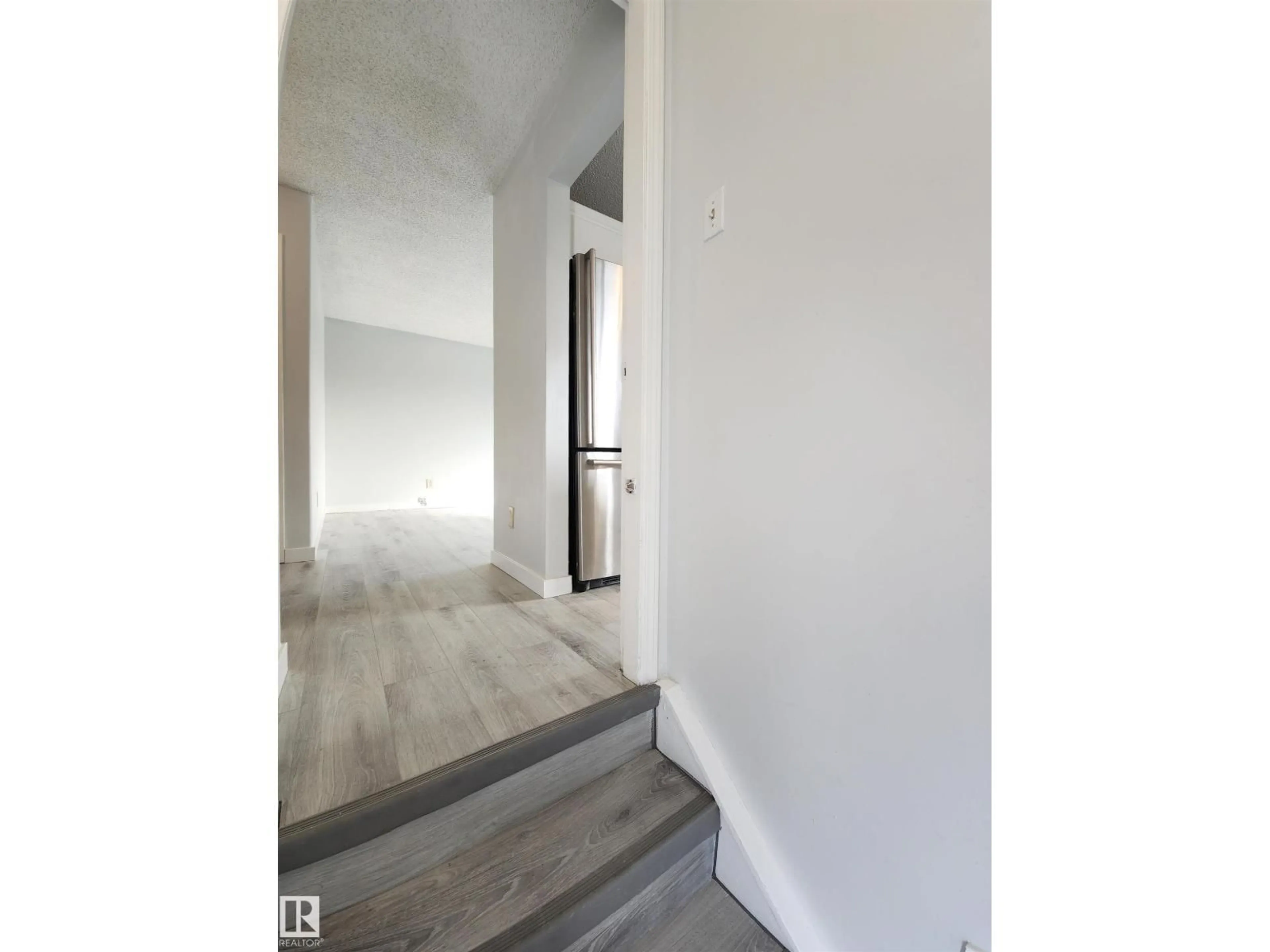 Indoor entryway for NW - 3014 132 AV, Edmonton Alberta T5A2Z1