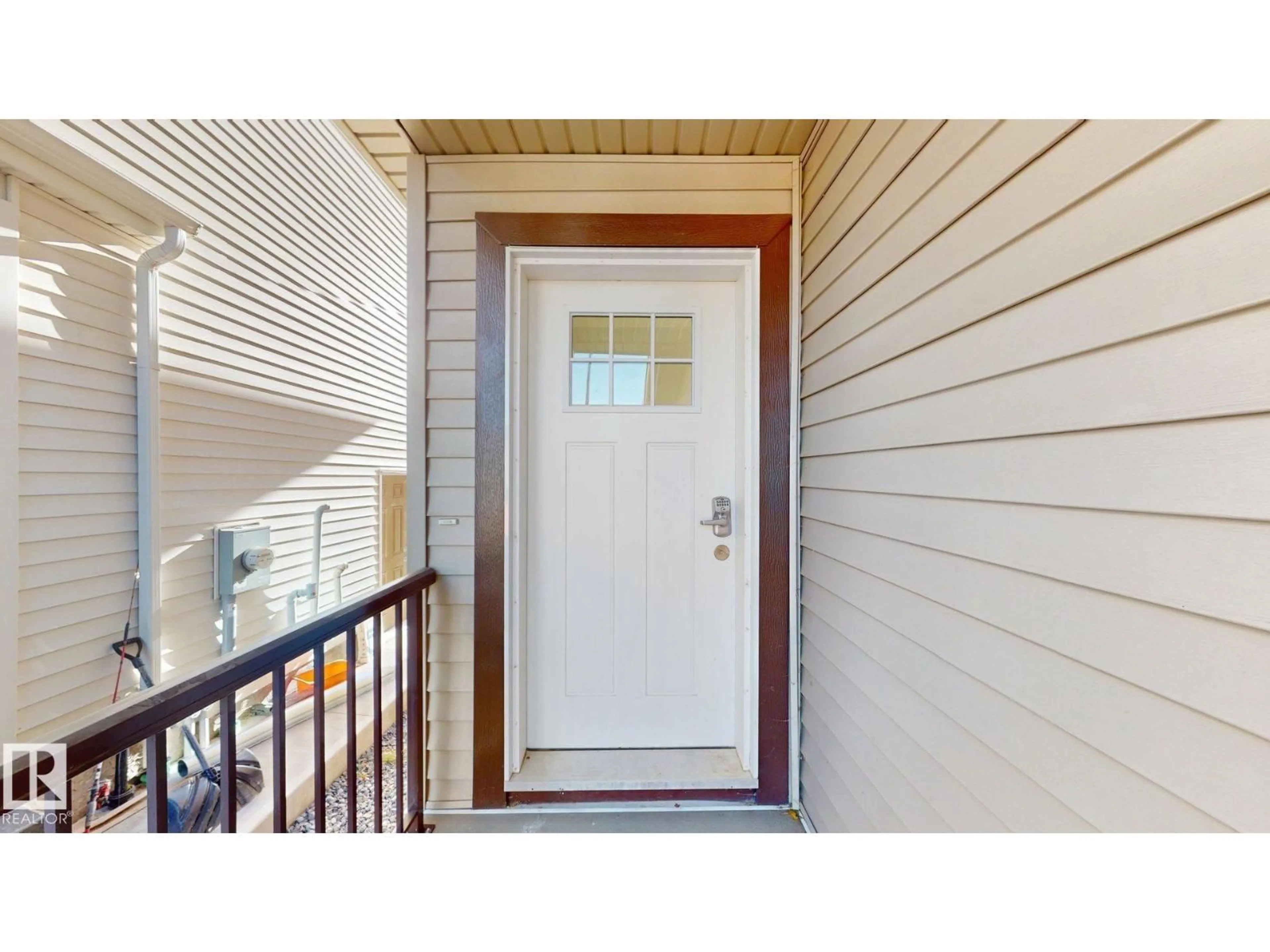 Indoor entryway for NW - 20019 31 AV, Edmonton Alberta T6M1N7