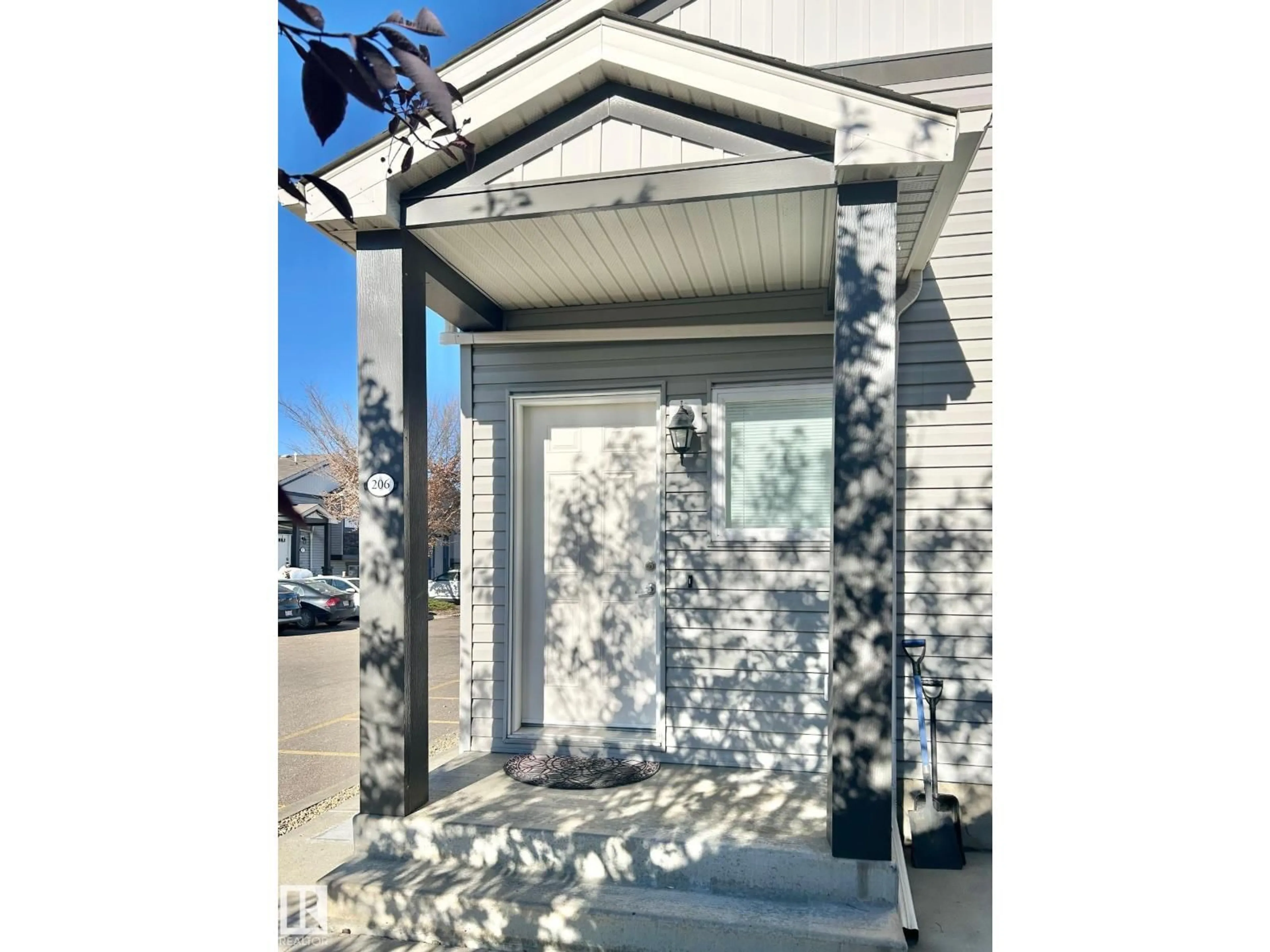 Indoor entryway for 142 - 206 SELKIRK PL, Leduc Alberta T9E0M9