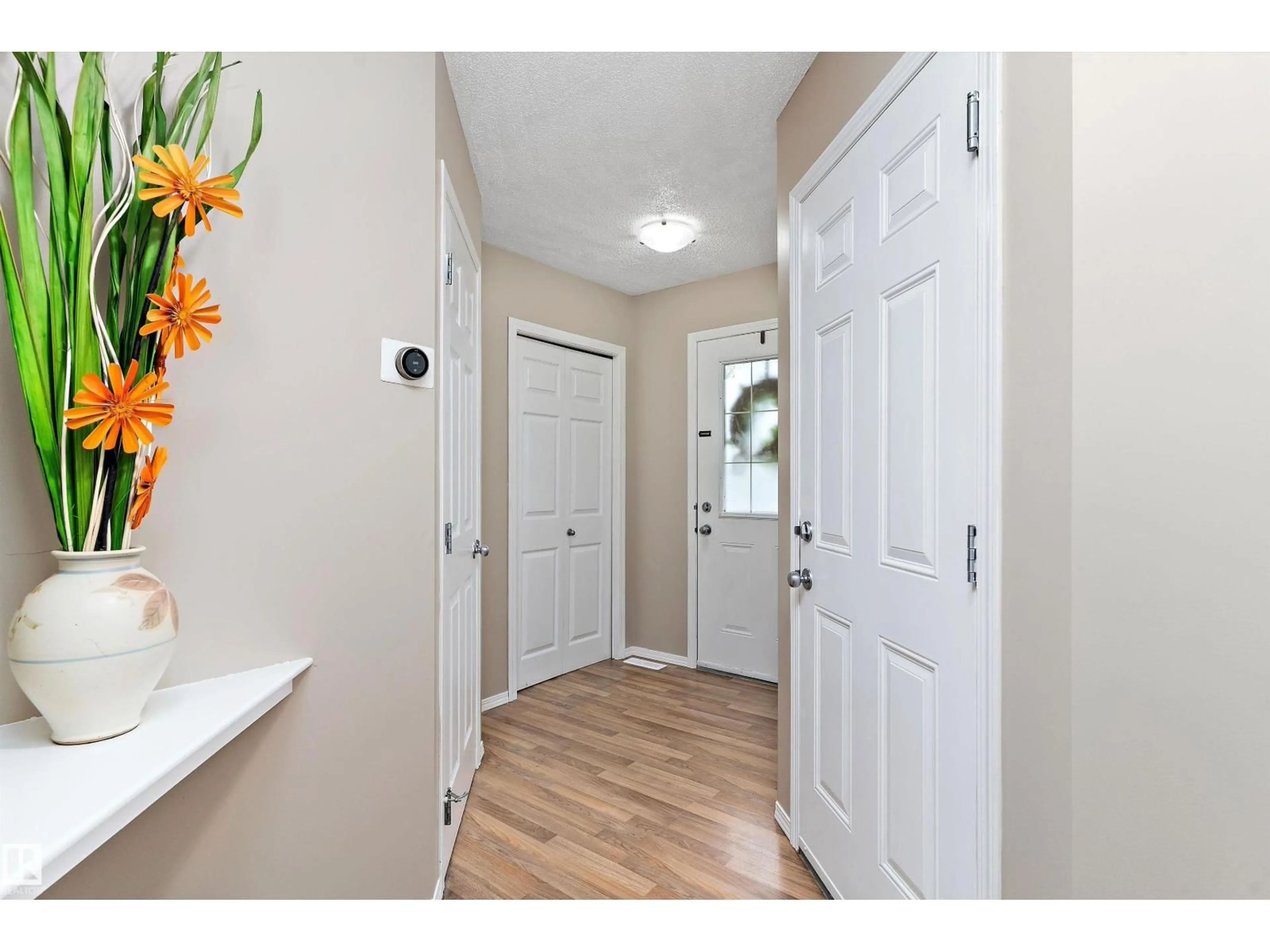 Indoor entryway for SW - 6232 1A AV, Edmonton Alberta T6X0C1