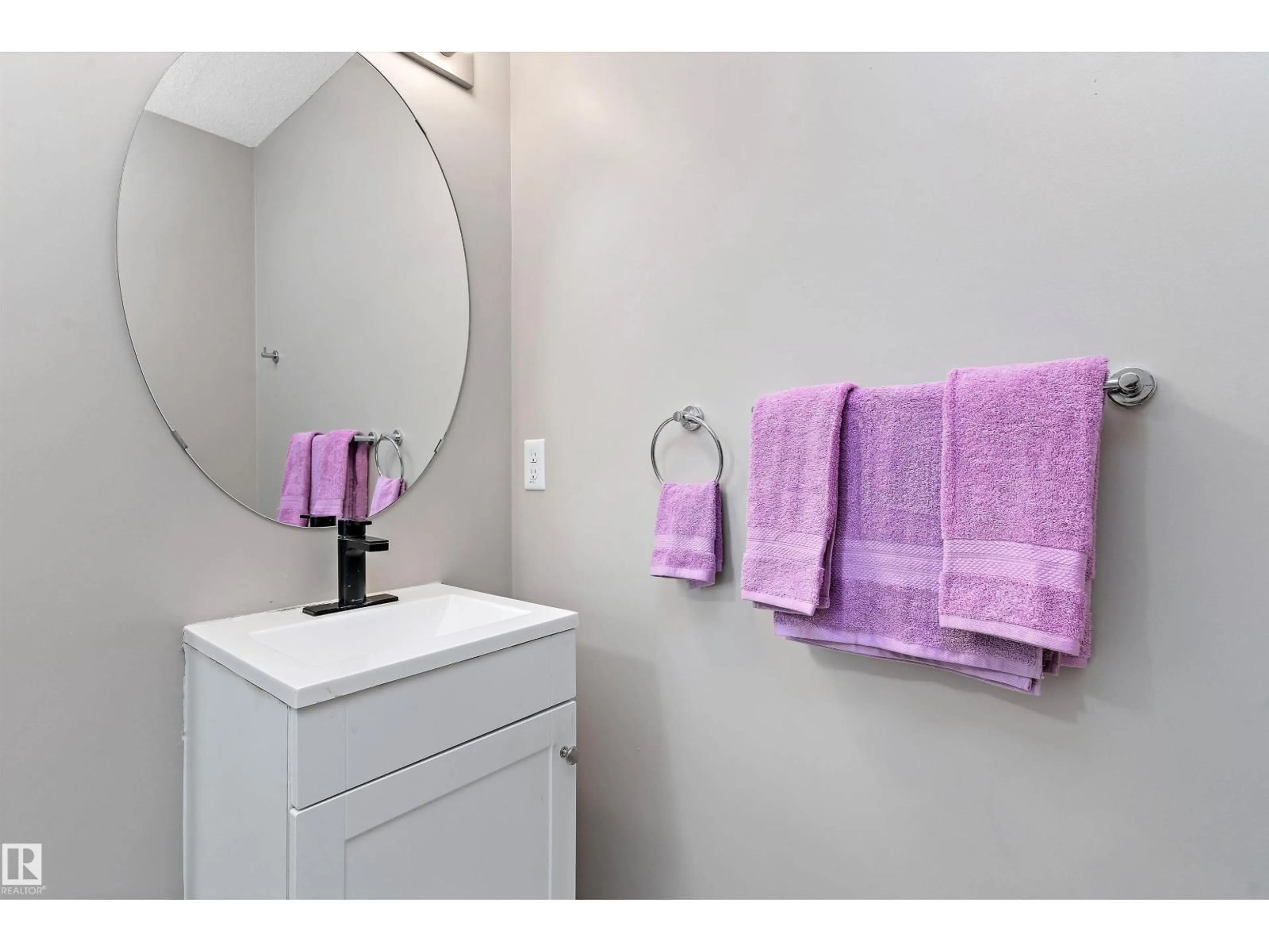 Unknown for SW - 6232 1A AV, Edmonton Alberta T6X0C1