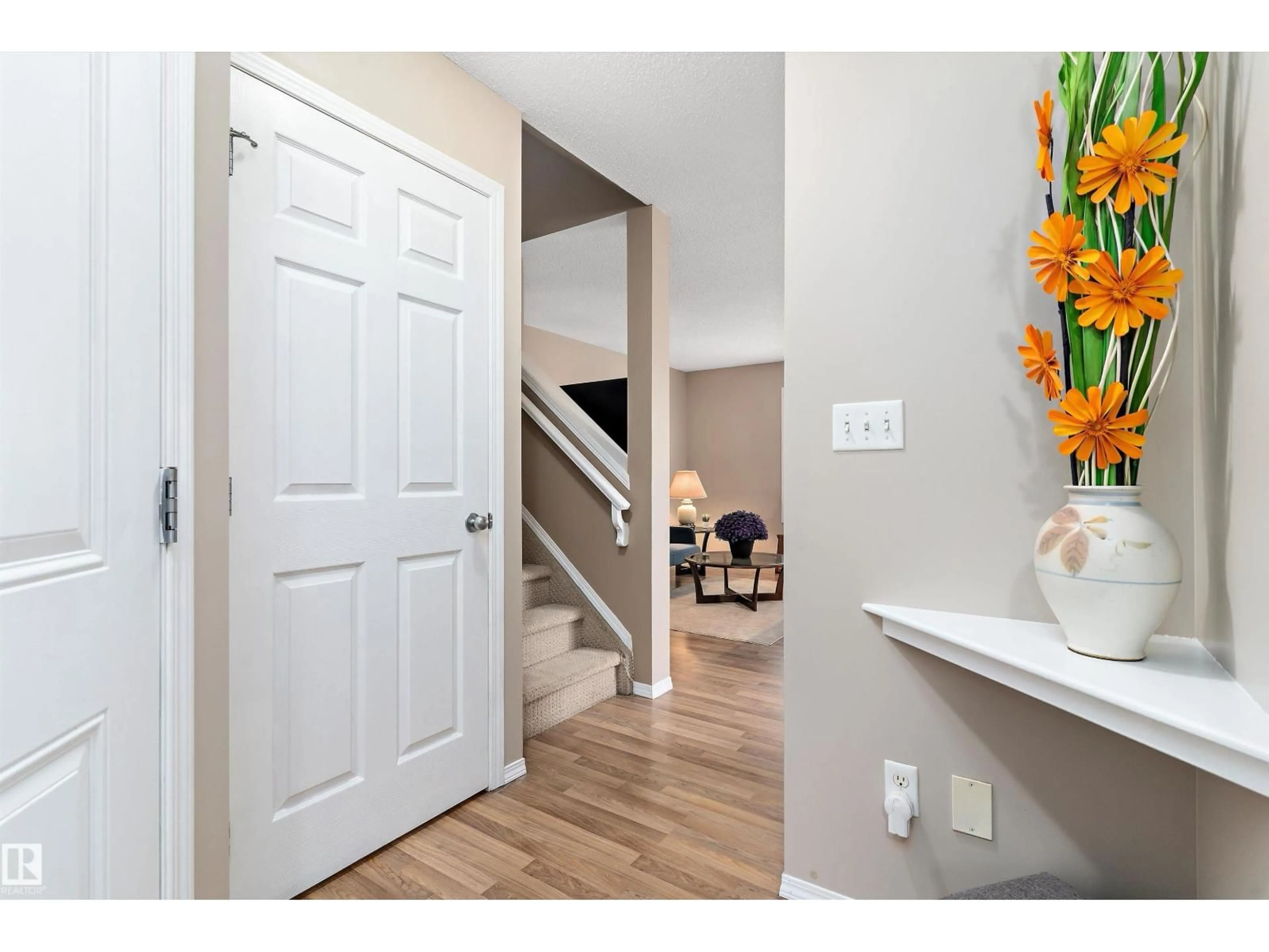 Indoor entryway for SW - 6232 1A AV, Edmonton Alberta T6X0C1