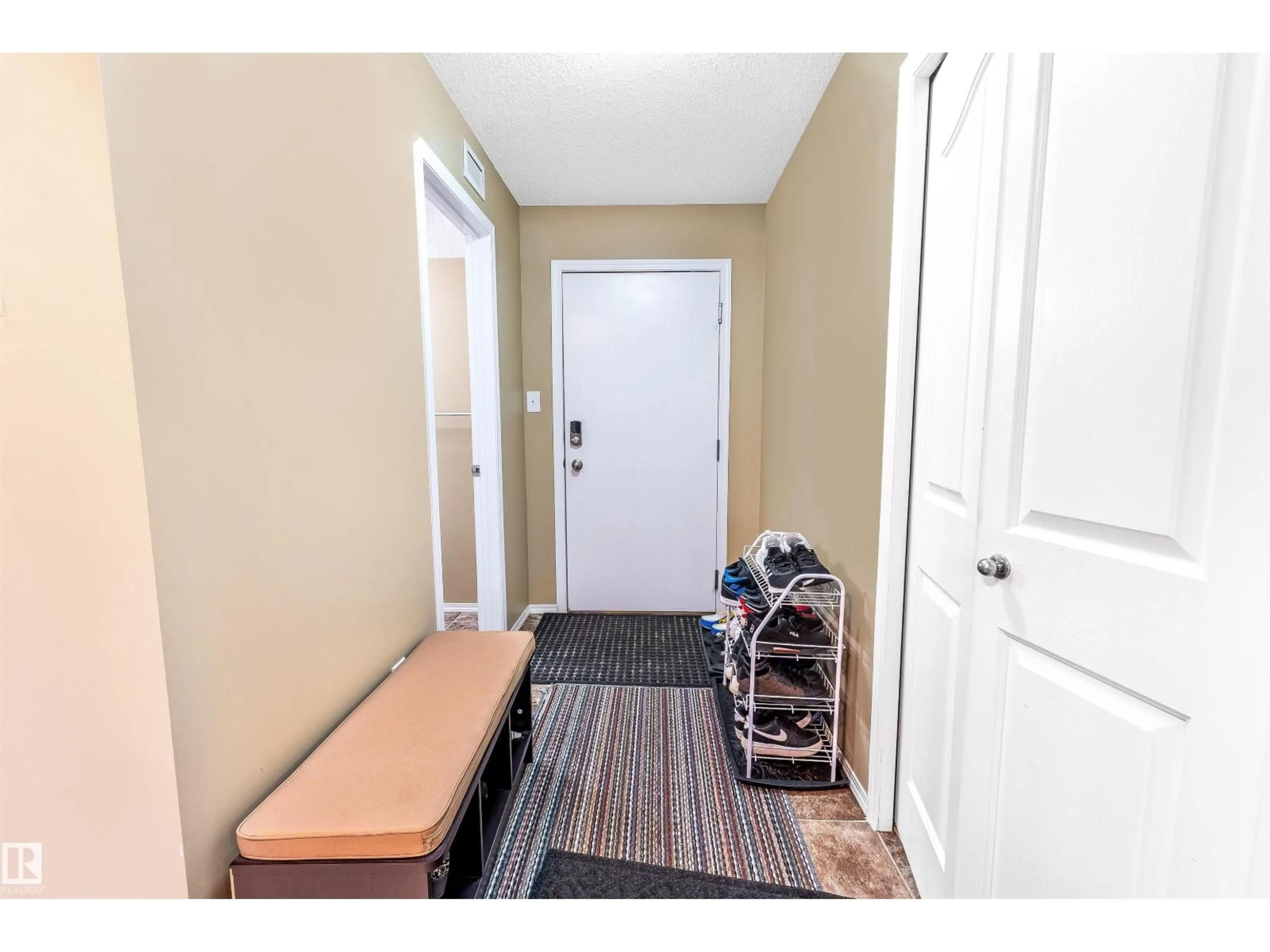 Indoor entryway for 274 - 121 MCCONACHIE DR, Edmonton Alberta T5Y3N4