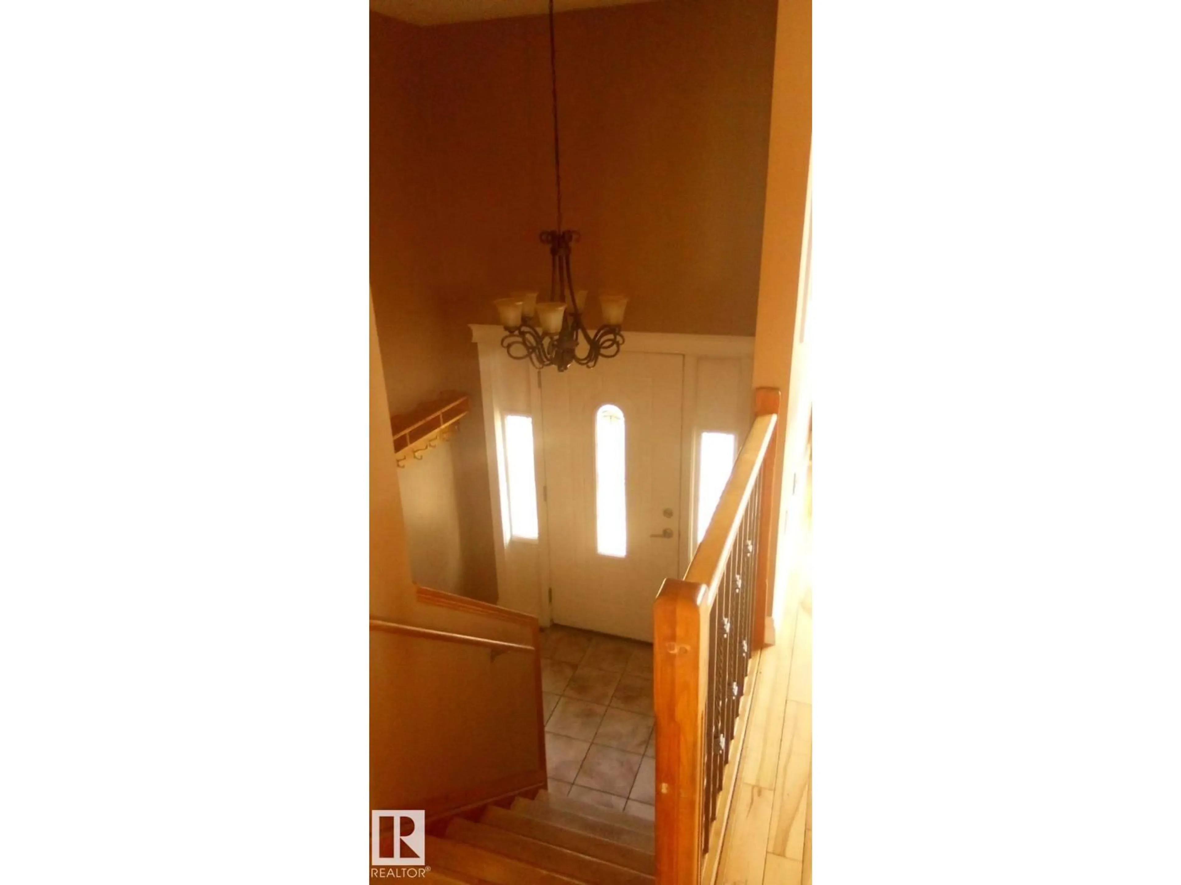 Indoor foyer for 3428 143 AV, Edmonton Alberta T5Y1H7