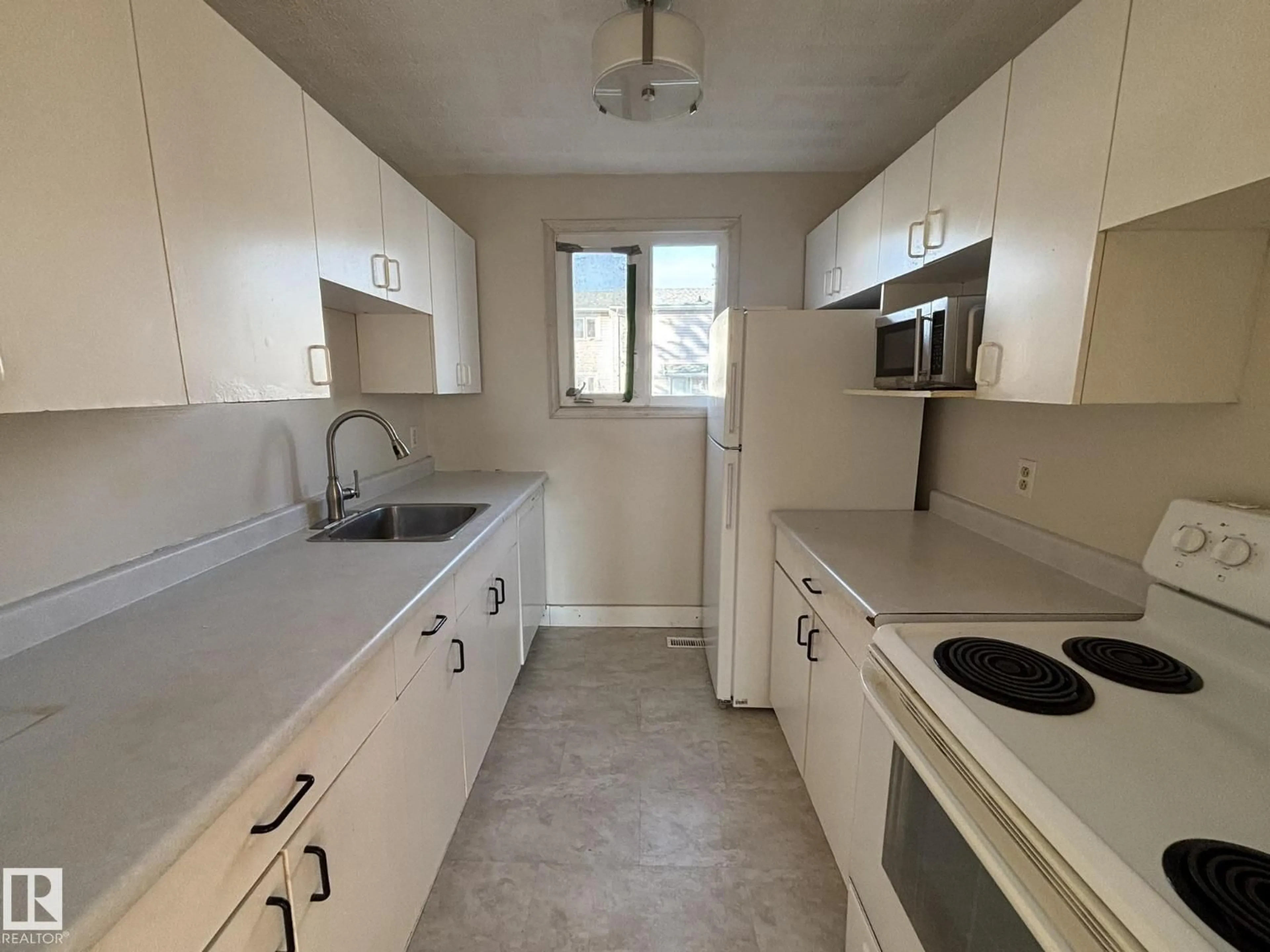 Standard kitchen, unknown for NW - 6465 184 ST, Edmonton Alberta T5S1R2