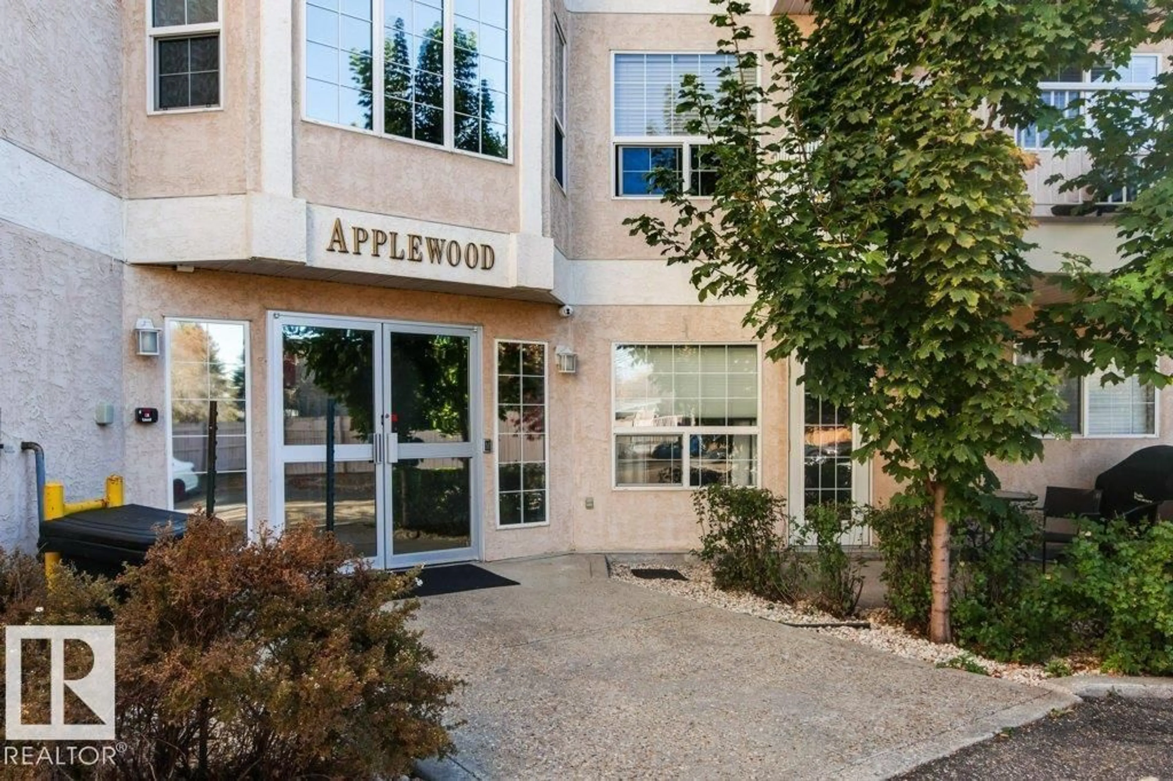 Indoor foyer for #201 - 201 ALPINE BV, St. Albert Alberta T8N3Y3