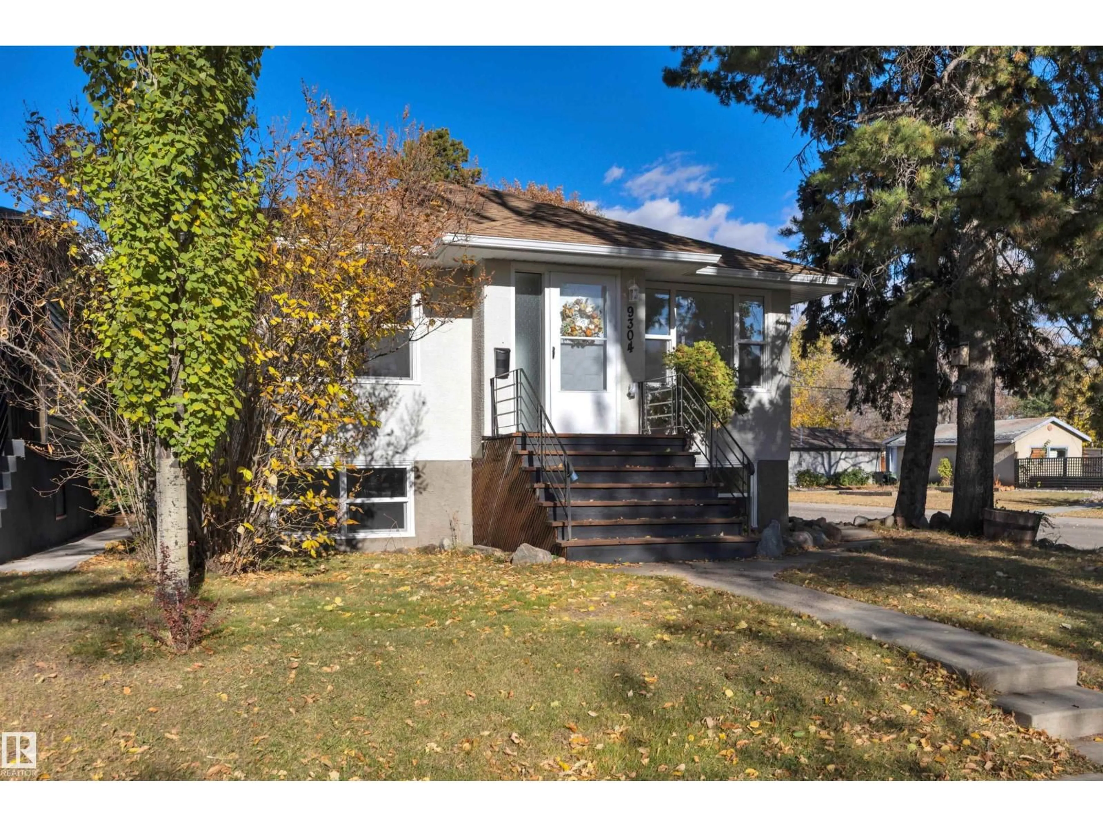 Home with vinyl exterior material, street for 9304 71 AV, Edmonton Alberta T6E0K8