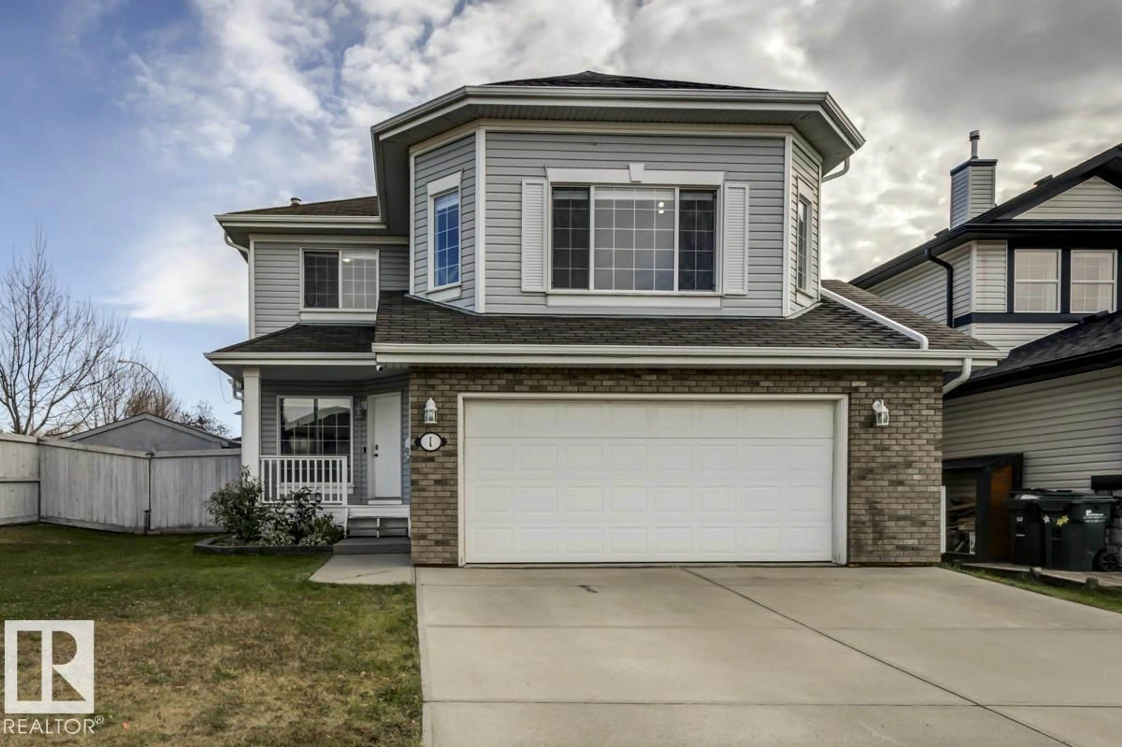 Home with vinyl exterior material, street for 1 HIGHGROVE CR, Sherwood Park Alberta T8A6J9