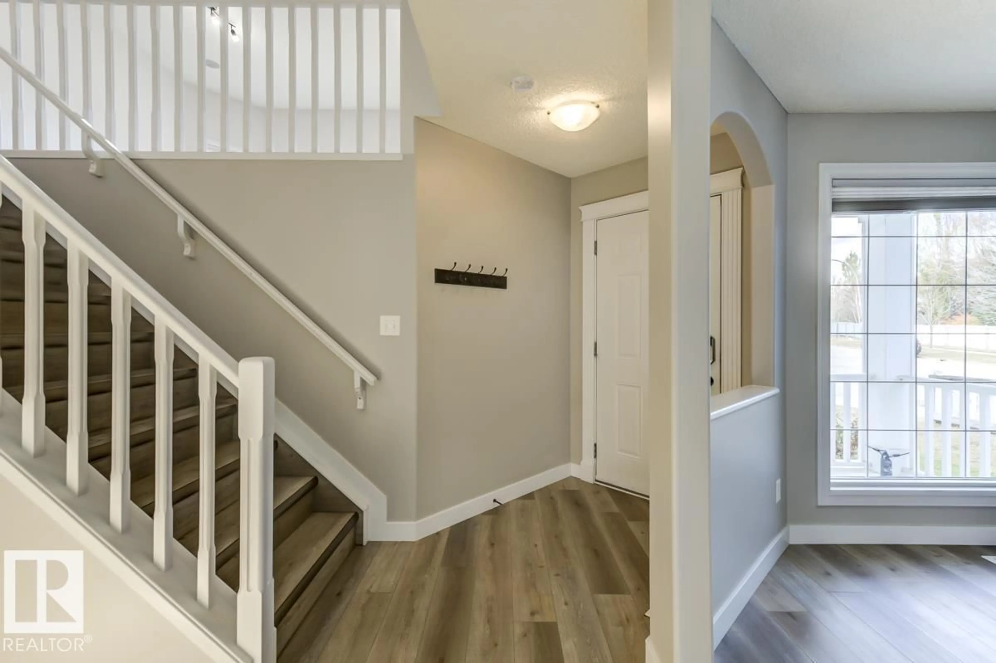 Indoor entryway for 1 HIGHGROVE CR, Sherwood Park Alberta T8A6J9