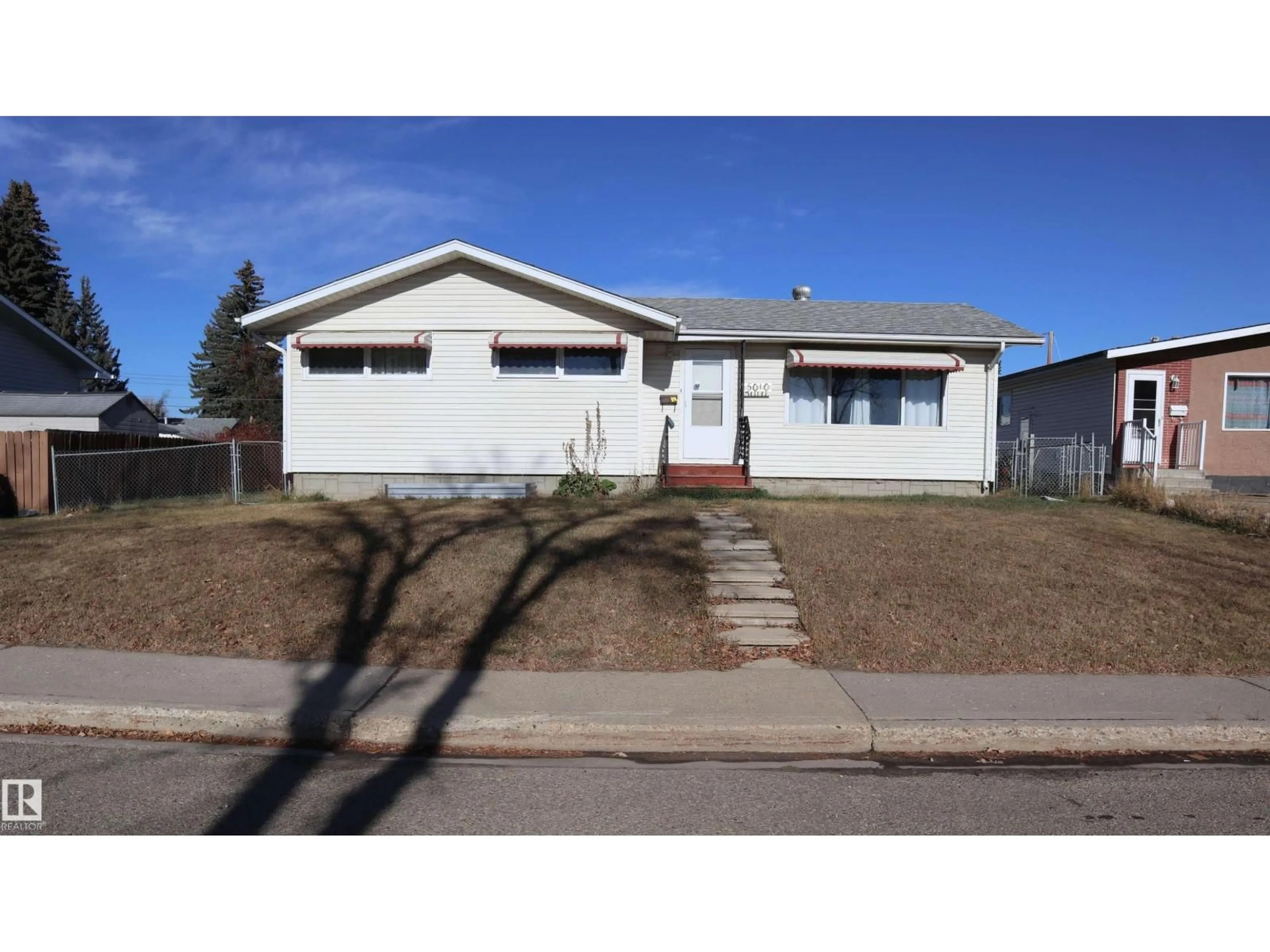 Home with vinyl exterior material, street for 5010 40 AV, Wetaskiwin Alberta T9A0A3
