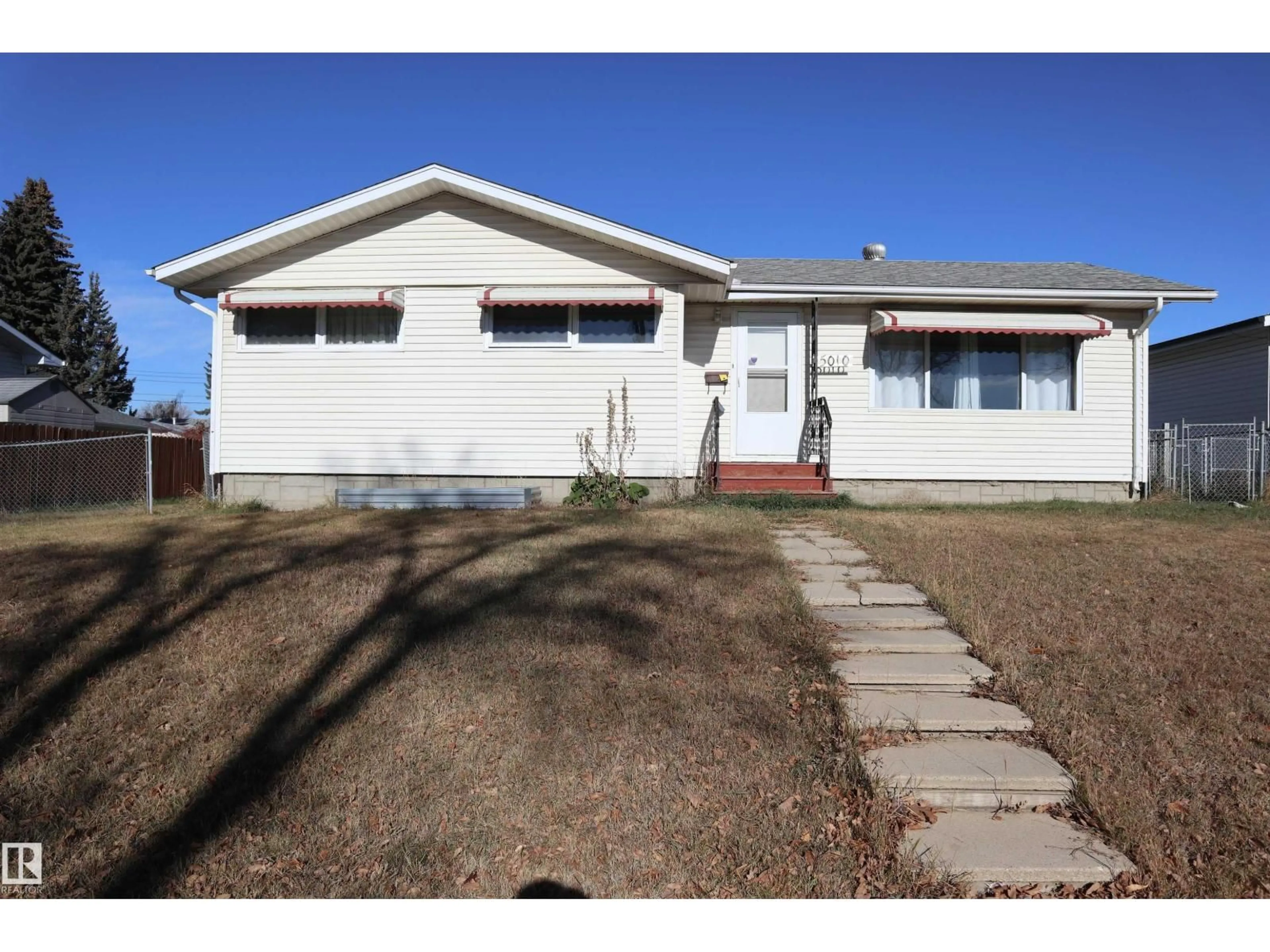 Home with vinyl exterior material, street for 5010 40 AV, Wetaskiwin Alberta T9A0A3