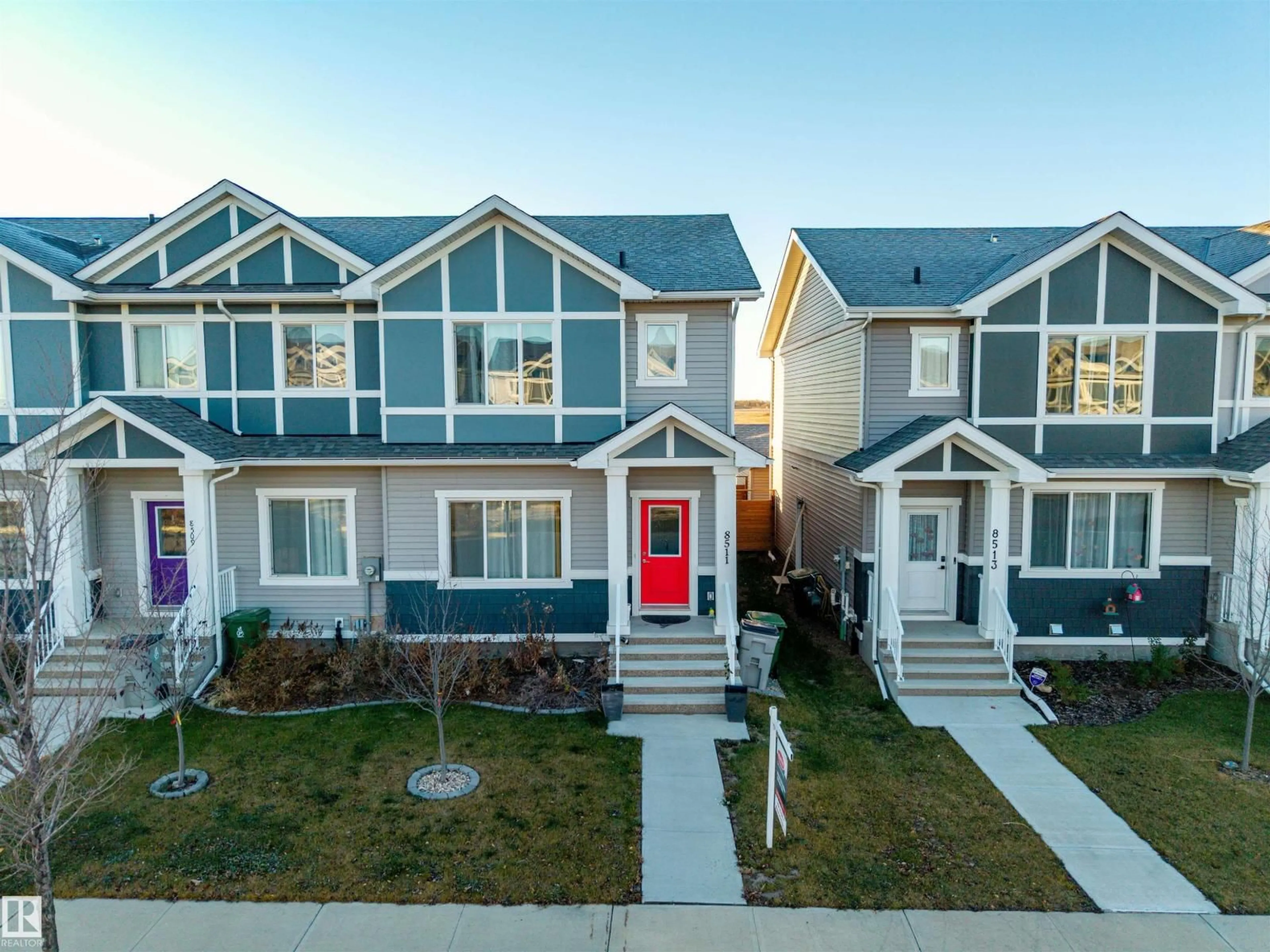 Home with vinyl exterior material, street for 8511 96 AV, Morinville Alberta T8R1T3