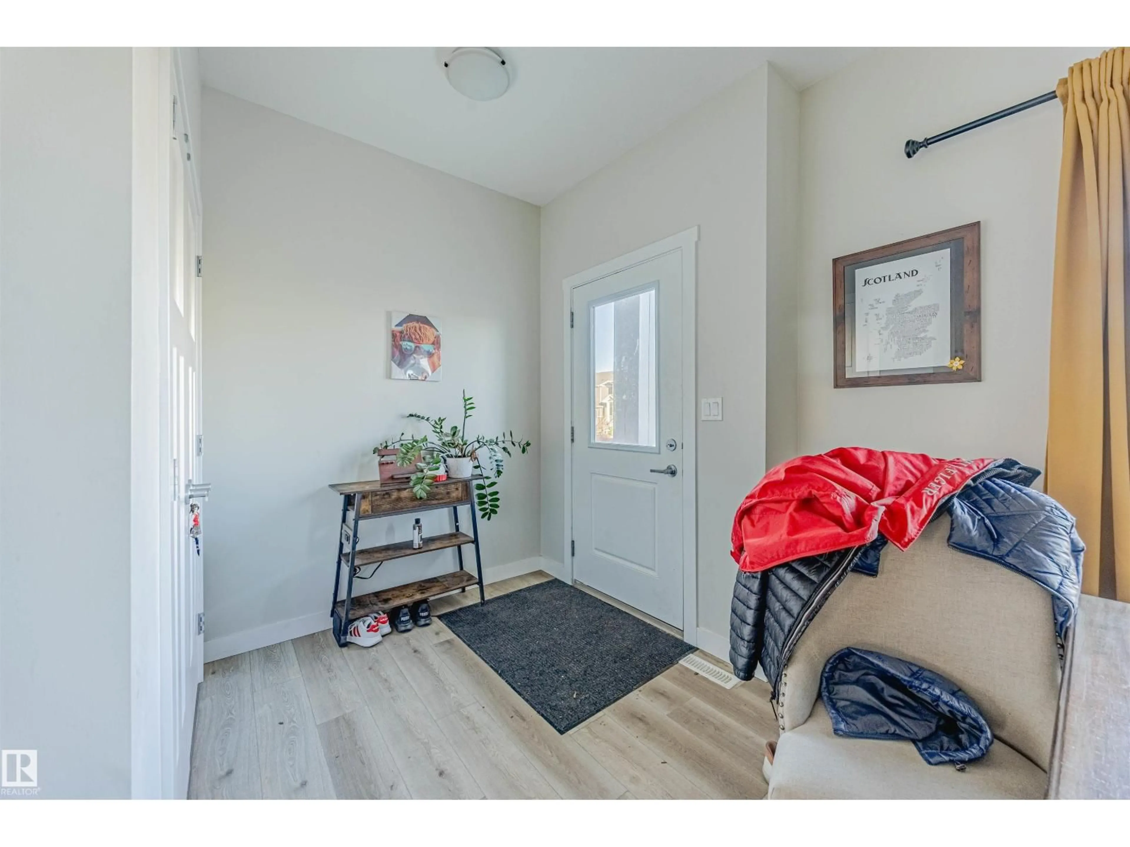 Indoor entryway for 8511 96 AV, Morinville Alberta T8R1T3