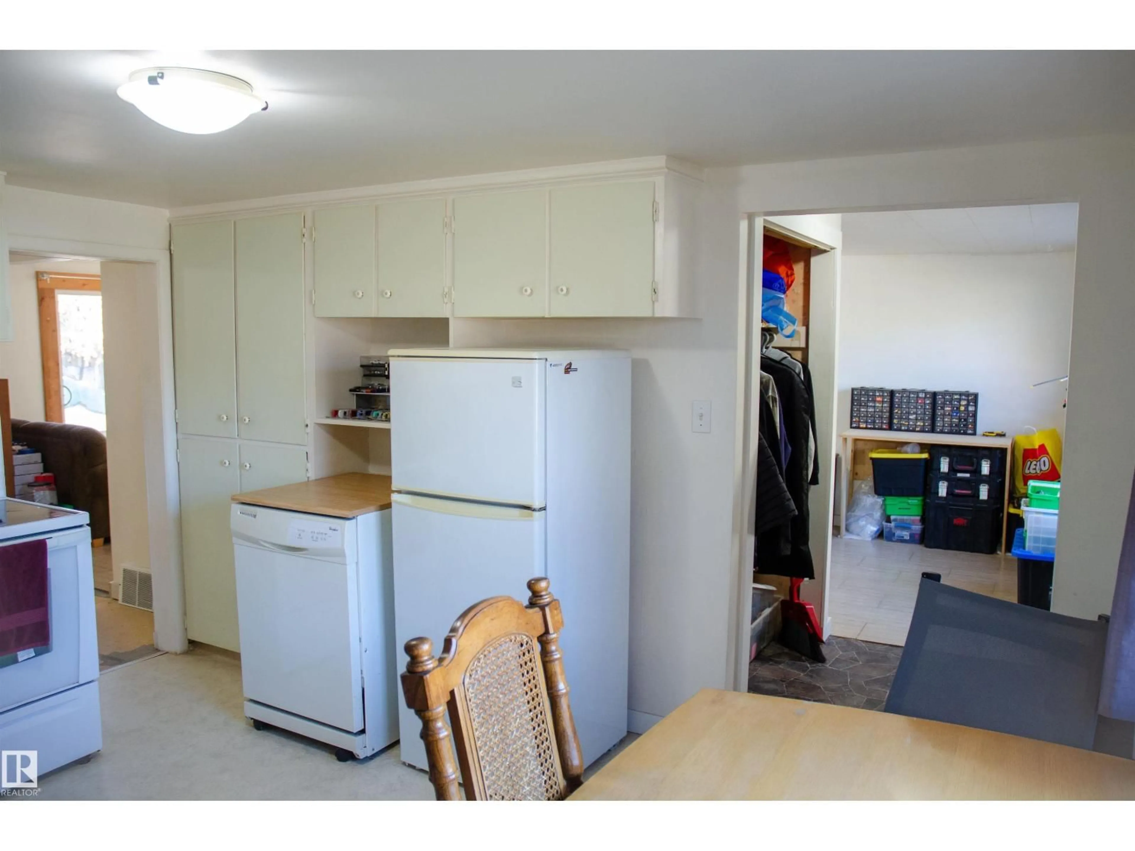 Standard kitchen, unknown for 4617 55 AV, Wetaskiwin Alberta T9A1A1
