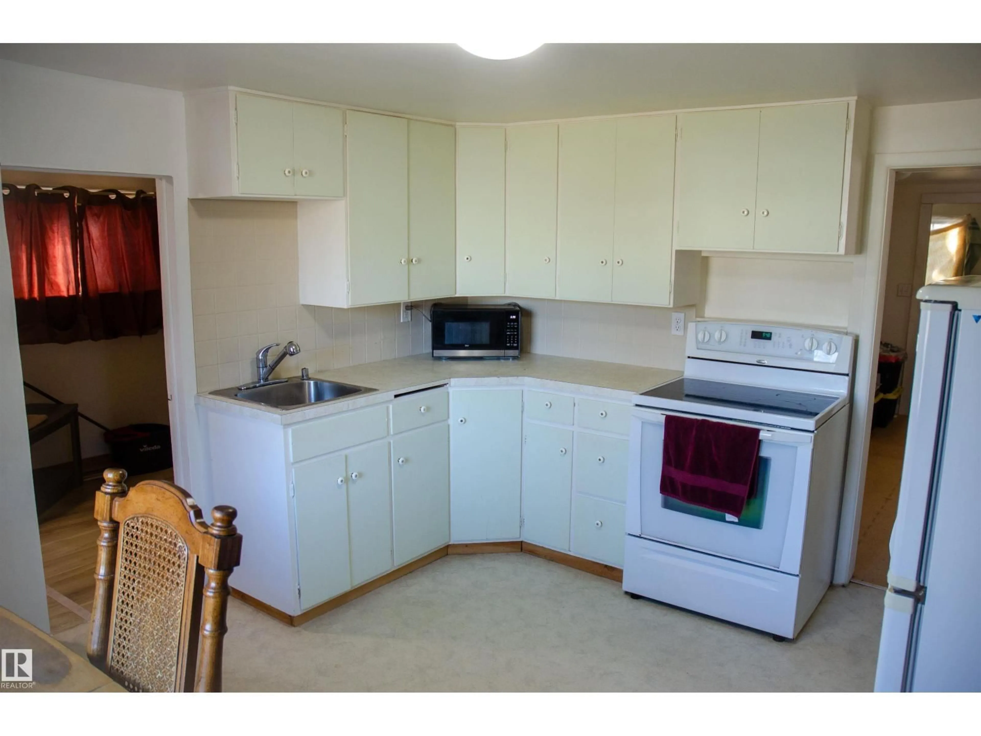 Standard kitchen, unknown for 4617 55 AV, Wetaskiwin Alberta T9A1A1