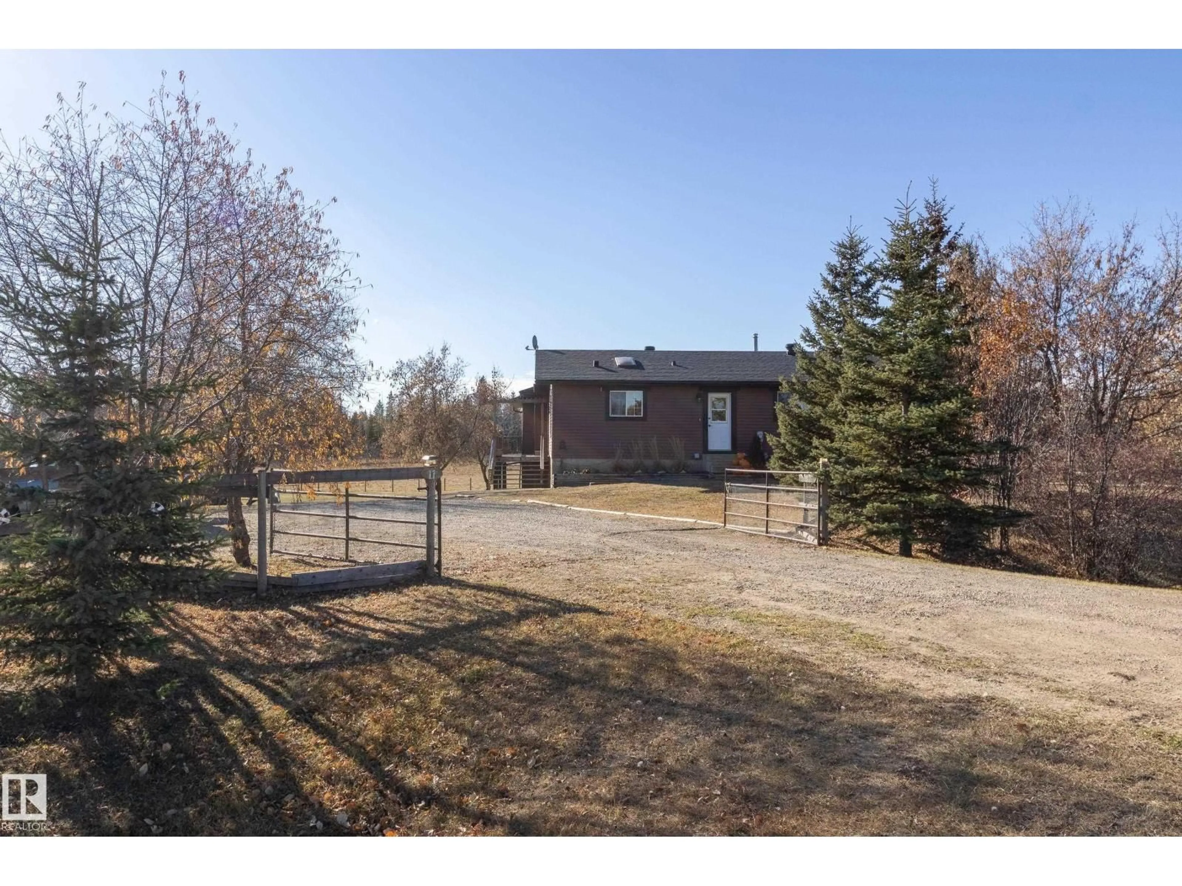 A pic from outside/outdoor area/front of a property/back of a property/a pic from drone, unknown for 11 - 51121 RGE ROAD 270, Rural Parkland County Alberta T7Y1G2